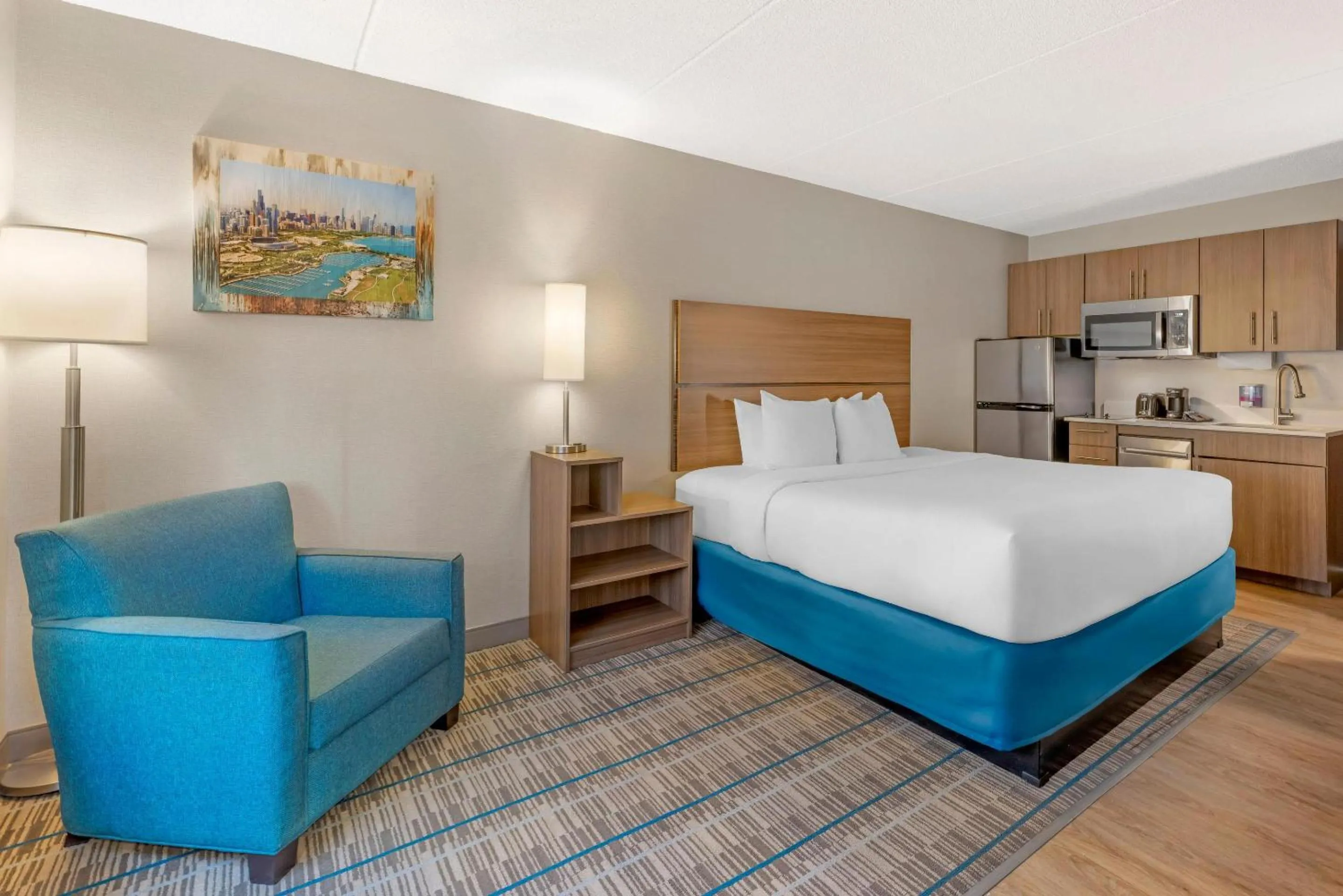 Bedroom, Bed in MainStay Suites Oakbrook Terrace - Chicago
