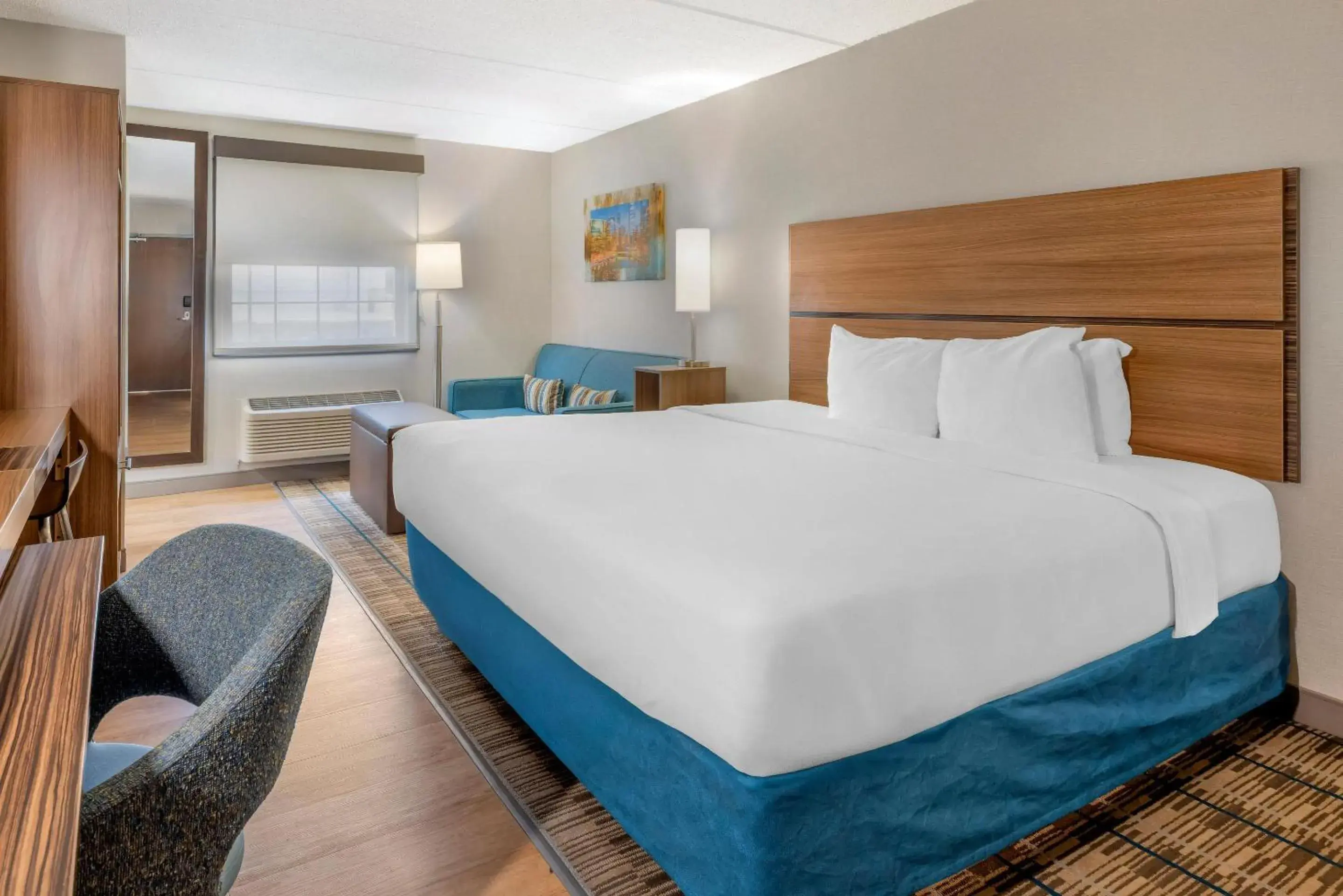Bedroom, Bed in MainStay Suites Oakbrook Terrace - Chicago Bedroom, Bed in MainStay Suites Oakbrook Terrace - Chicago