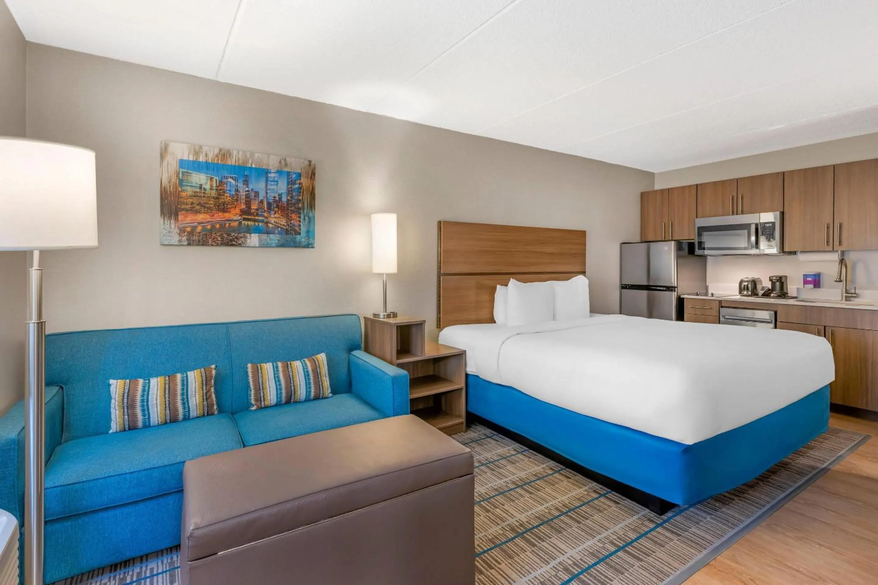 Bedroom, Bed in MainStay Suites Oakbrook Terrace - Chicago