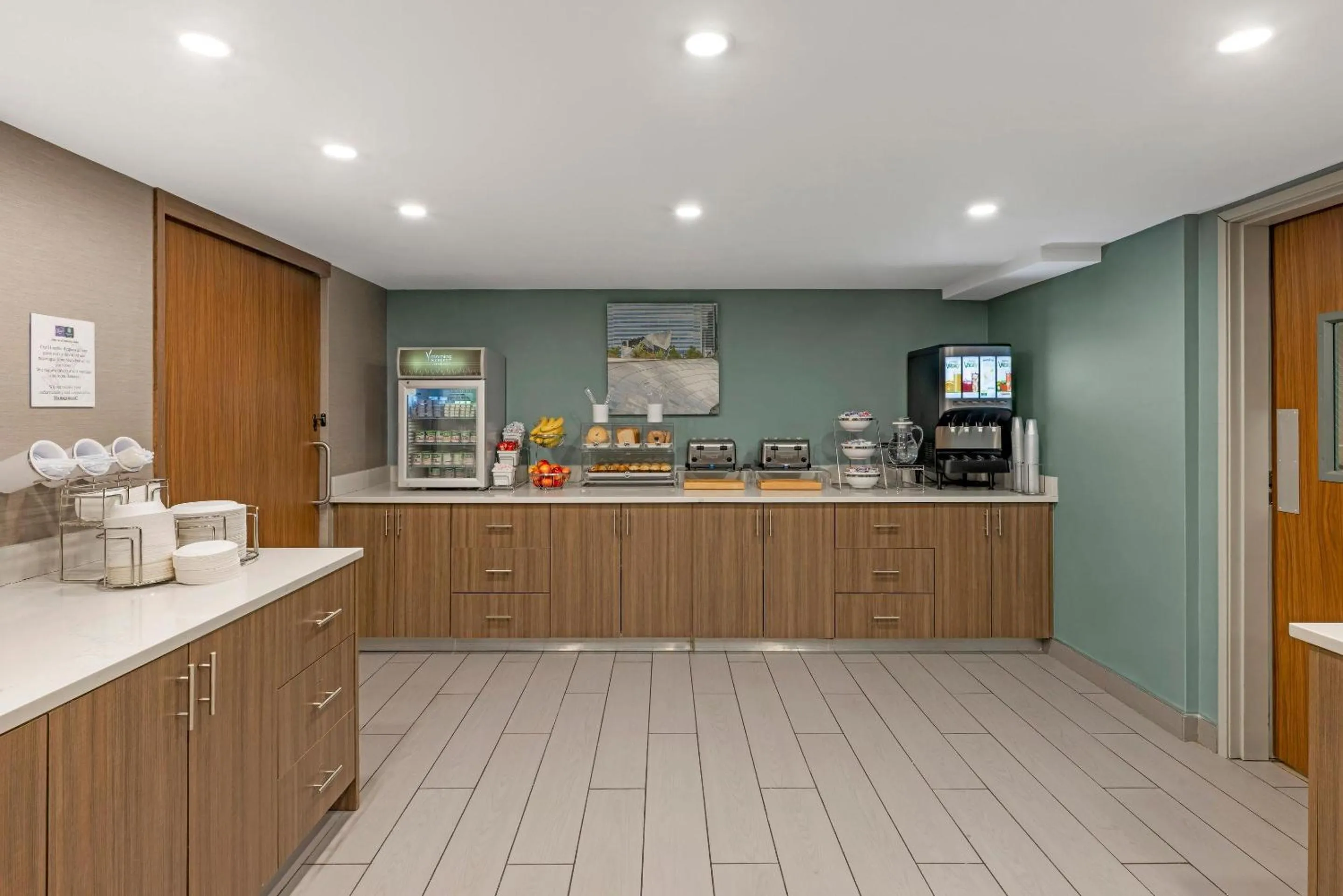 Breakfast in MainStay Suites Oakbrook Terrace - Chicago