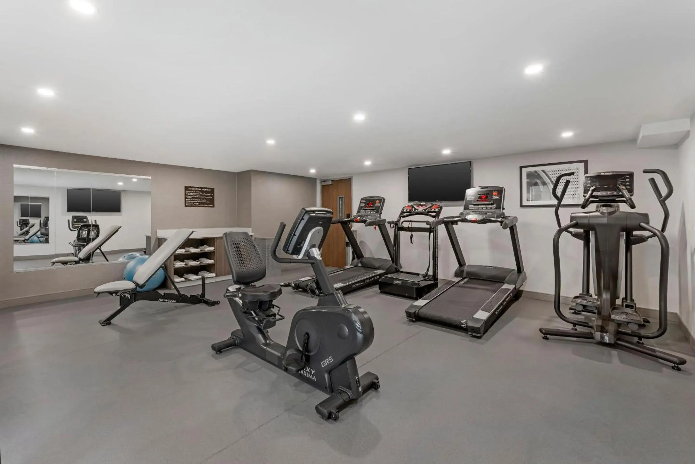 Fitness centre/facilities in MainStay Suites Oakbrook Terrace - Chicago Fitness centre/facilities in MainStay Suites Oakbrook Terrace - Chicago