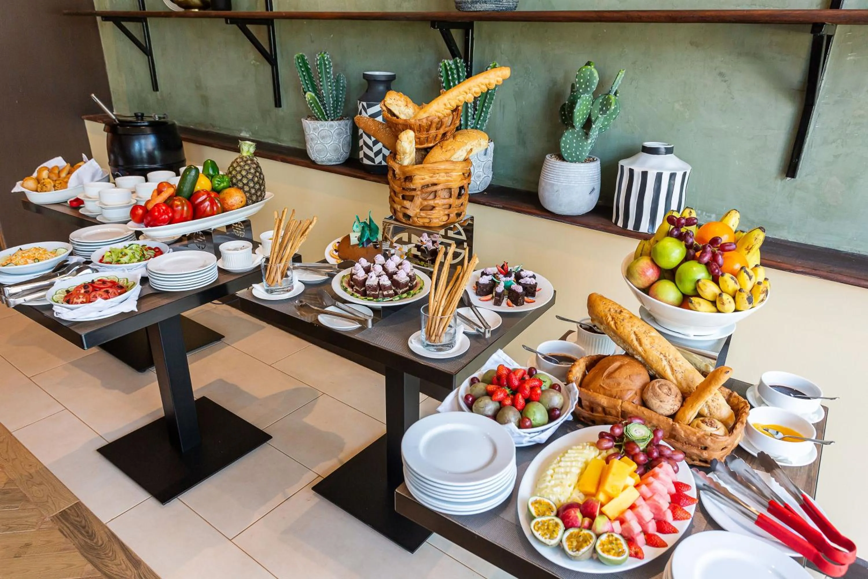 Food and drinks in Ulwazi Place Hotel by Trianum