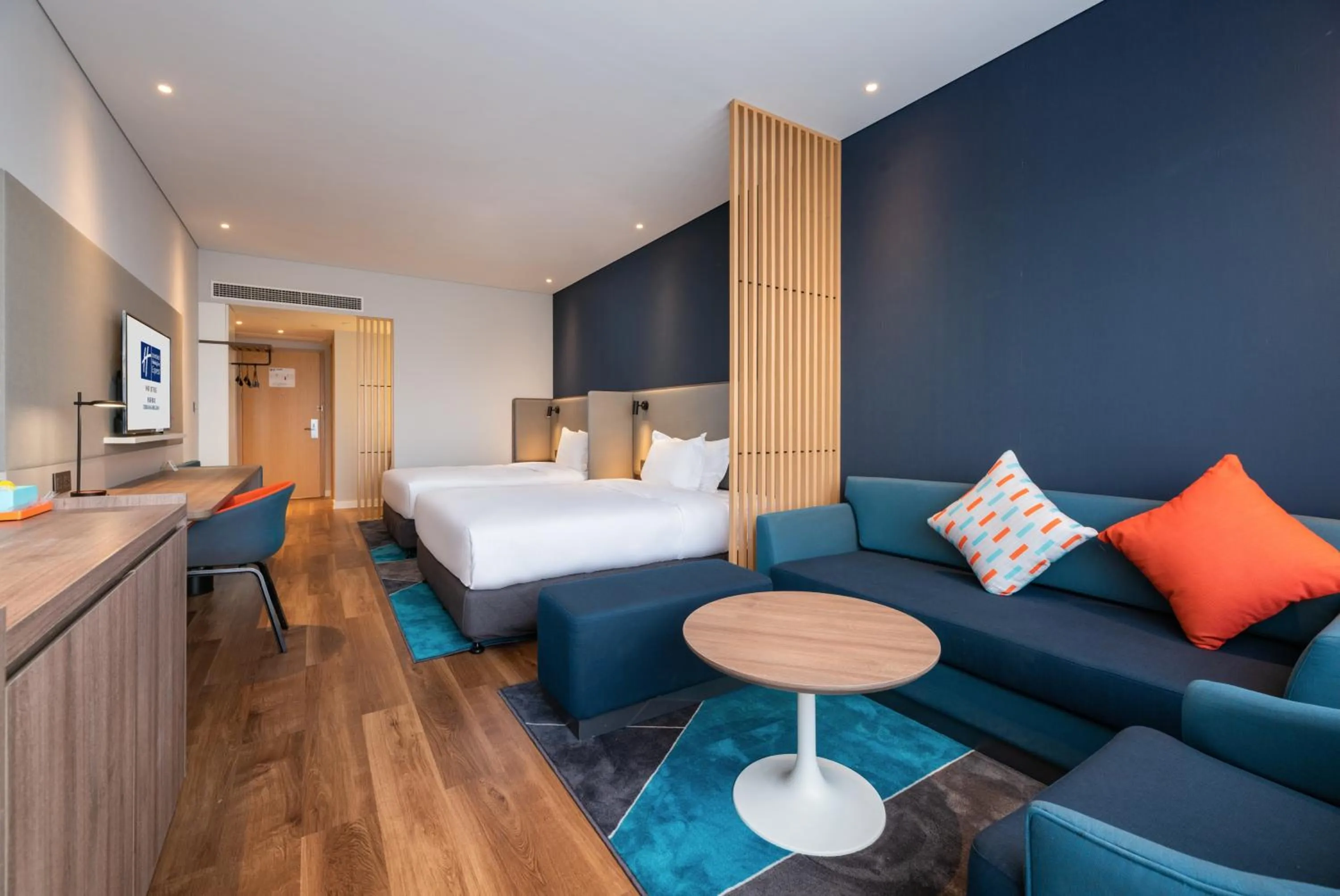 Bed in Holiday Inn Express Dongyang Hengdian, an IHG Hotel