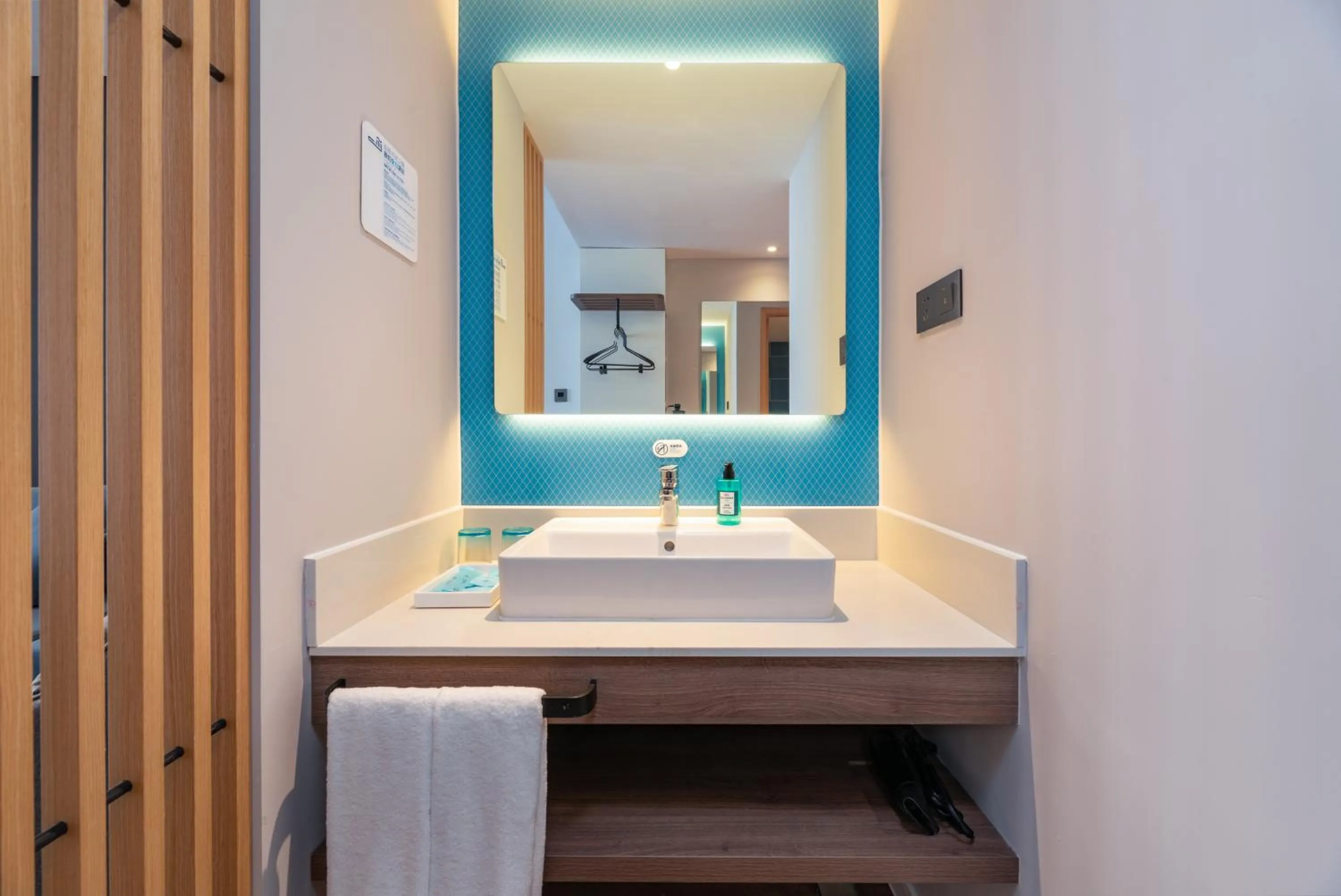 Holiday Inn Express Dongyang Hengdian, an IHG Hotel