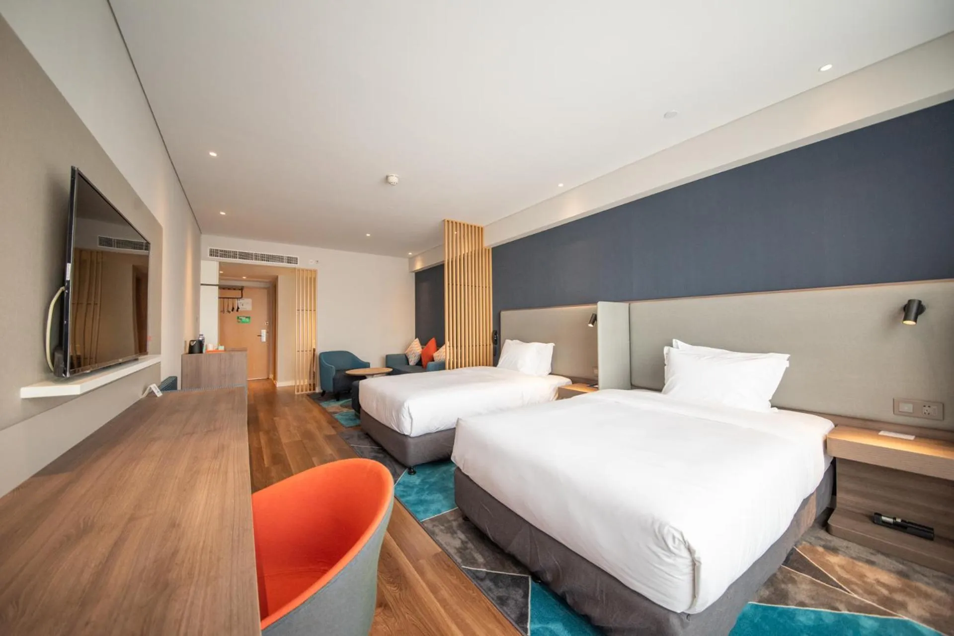 Bed in Holiday Inn Express Dongyang Hengdian, an IHG Hotel