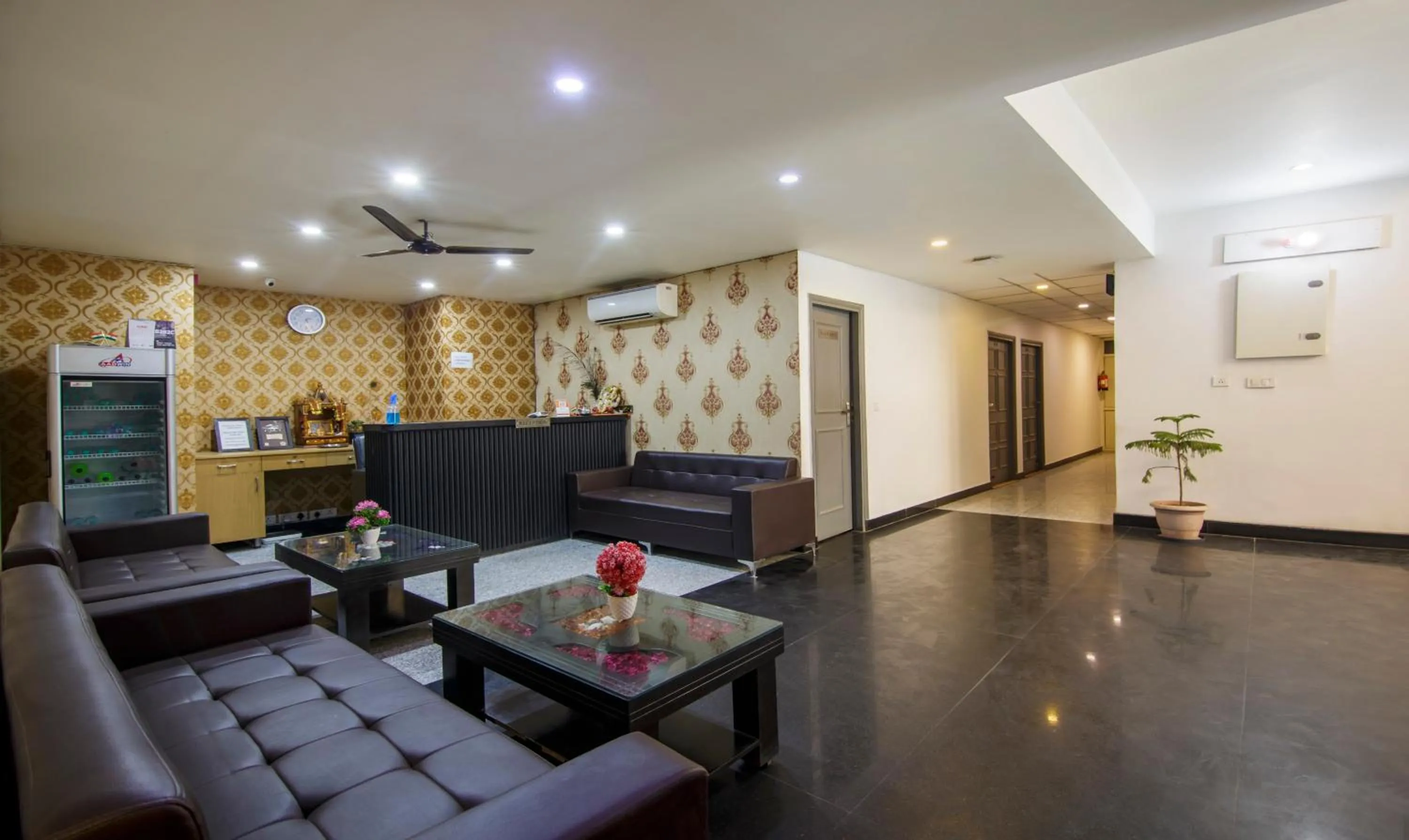 Lobby or reception in Treebo Noida Express