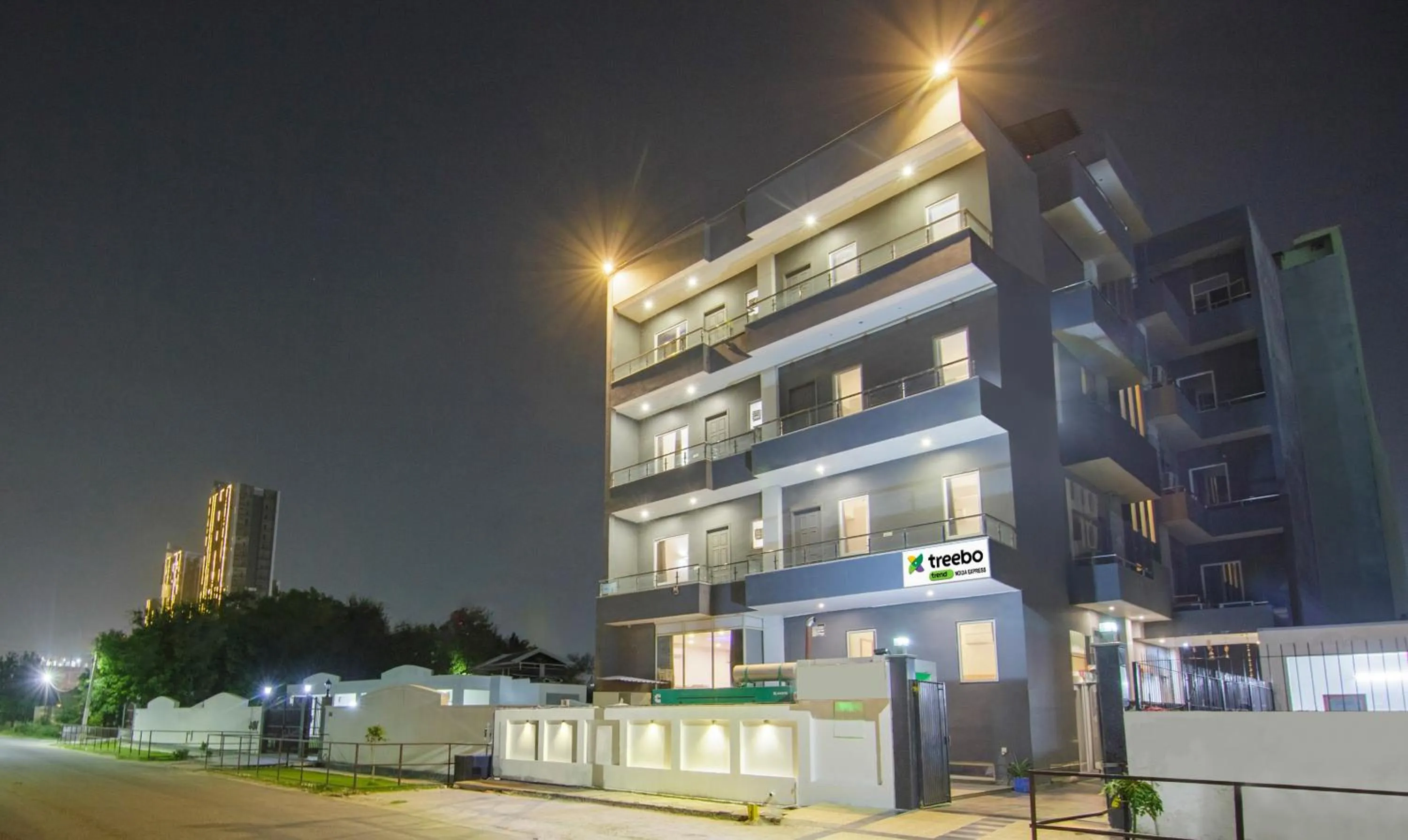 Facade/entrance in Treebo Noida Express