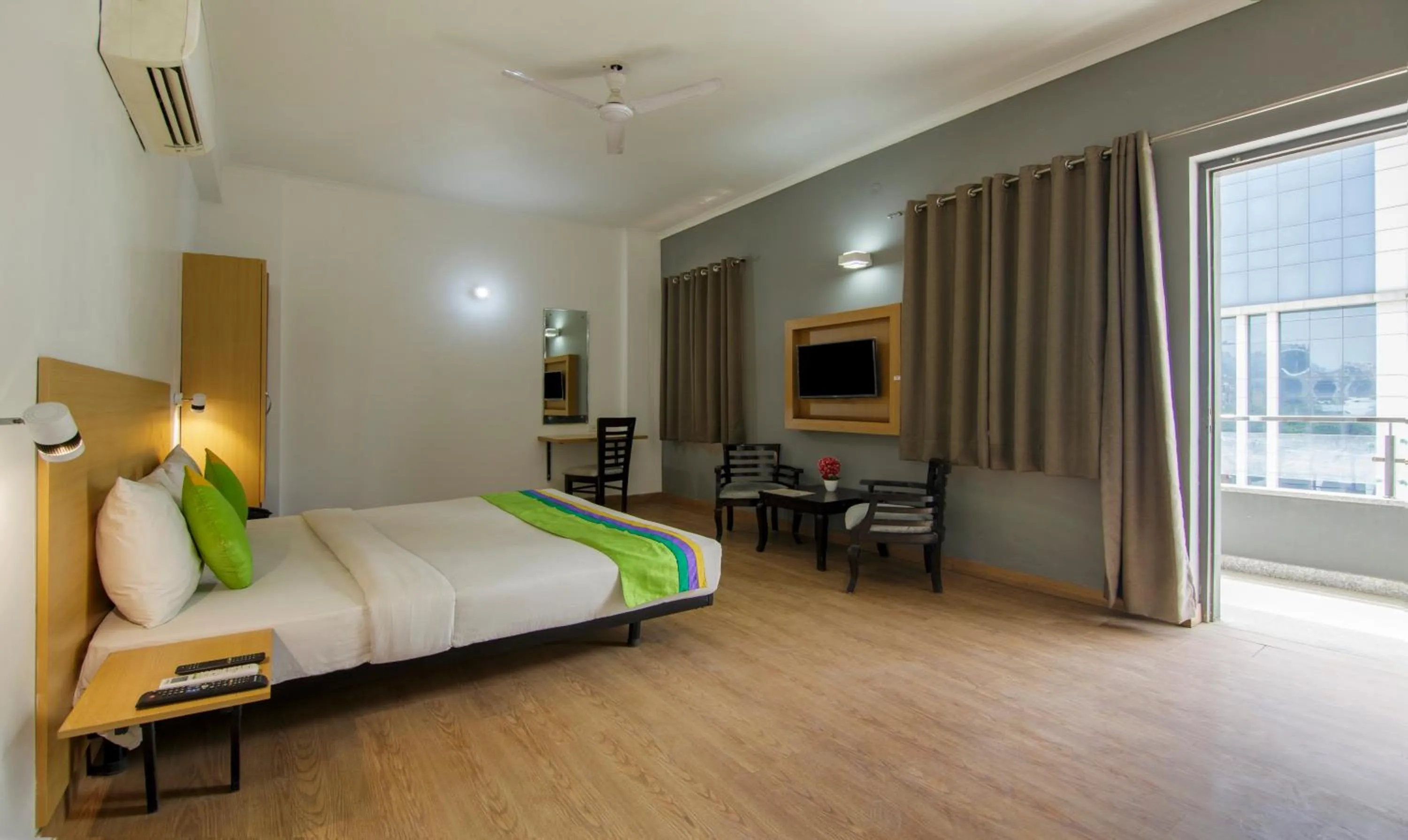 Bed in Treebo Noida Express