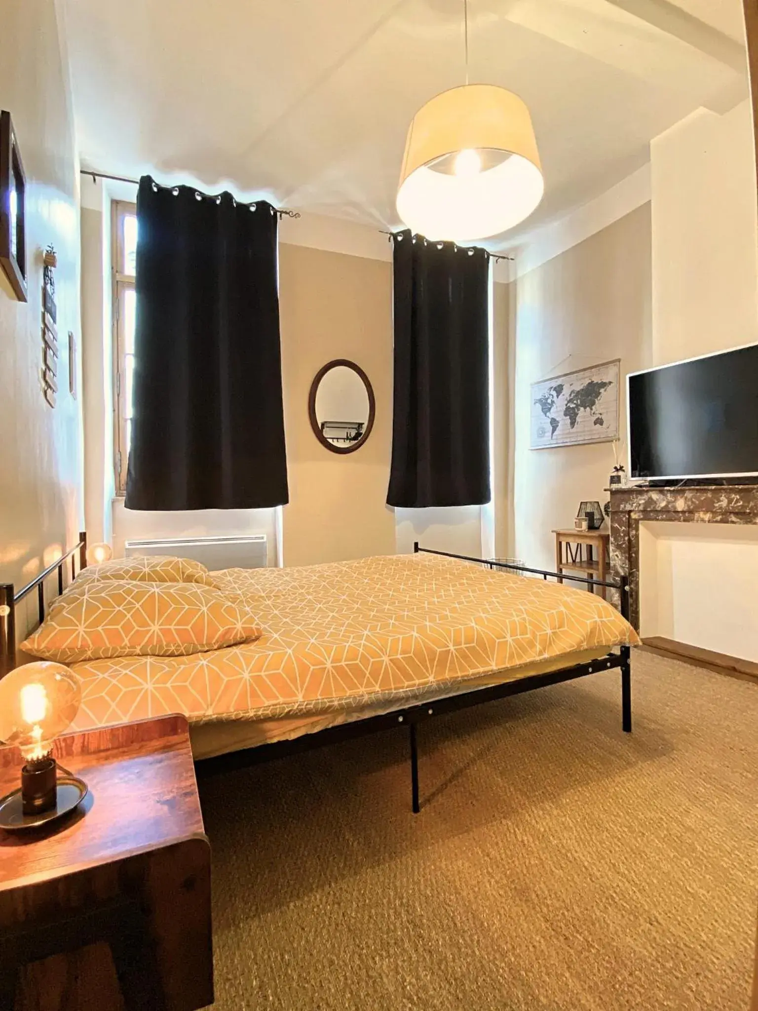 Double Room with Private Bathroom in Rooftop Face à la Cité 'RFC' Double Room with Private Bathroom in Rooftop Face à la Cité 'RFC'