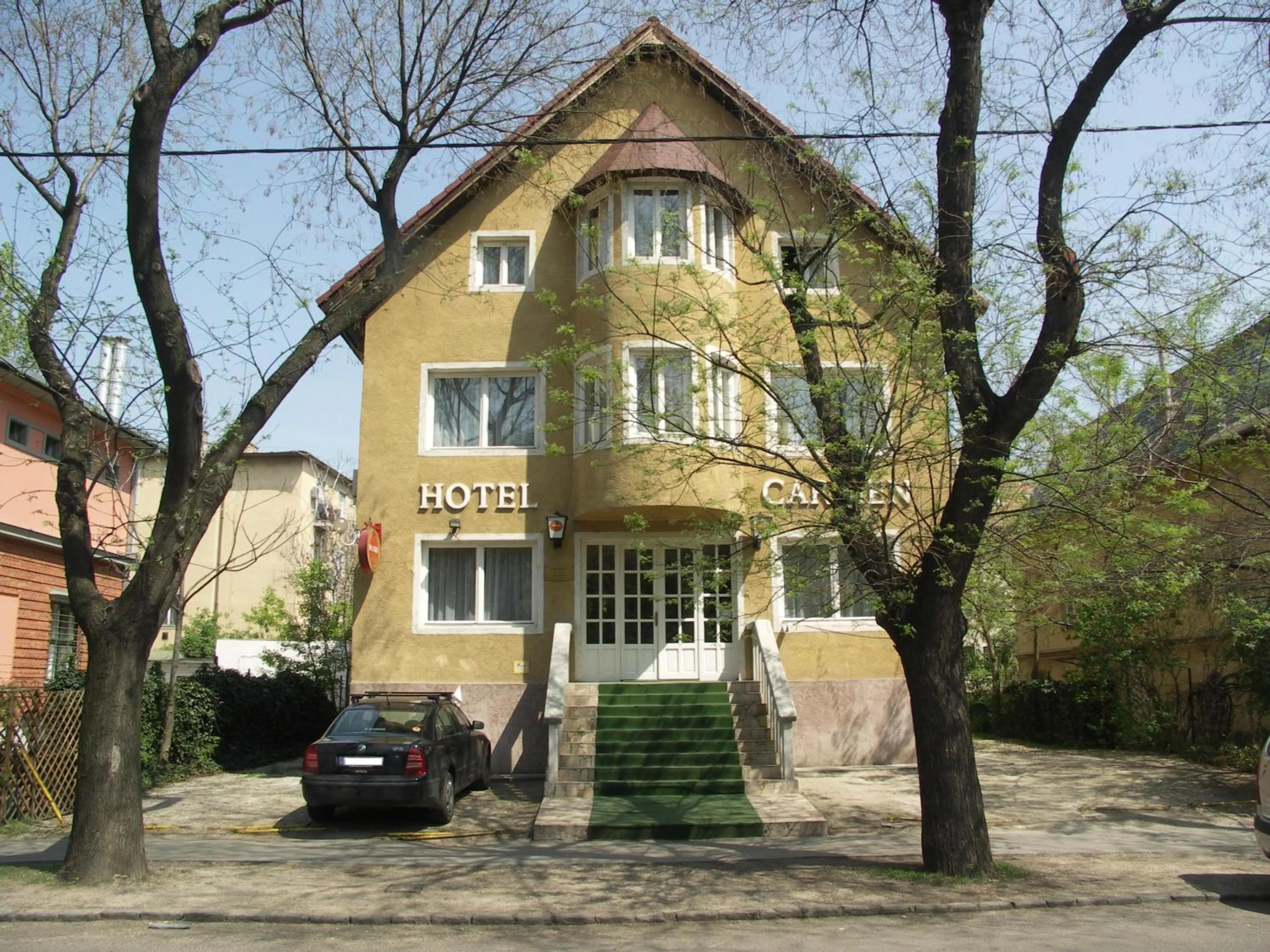 Facade/entrance in Carmen Pension