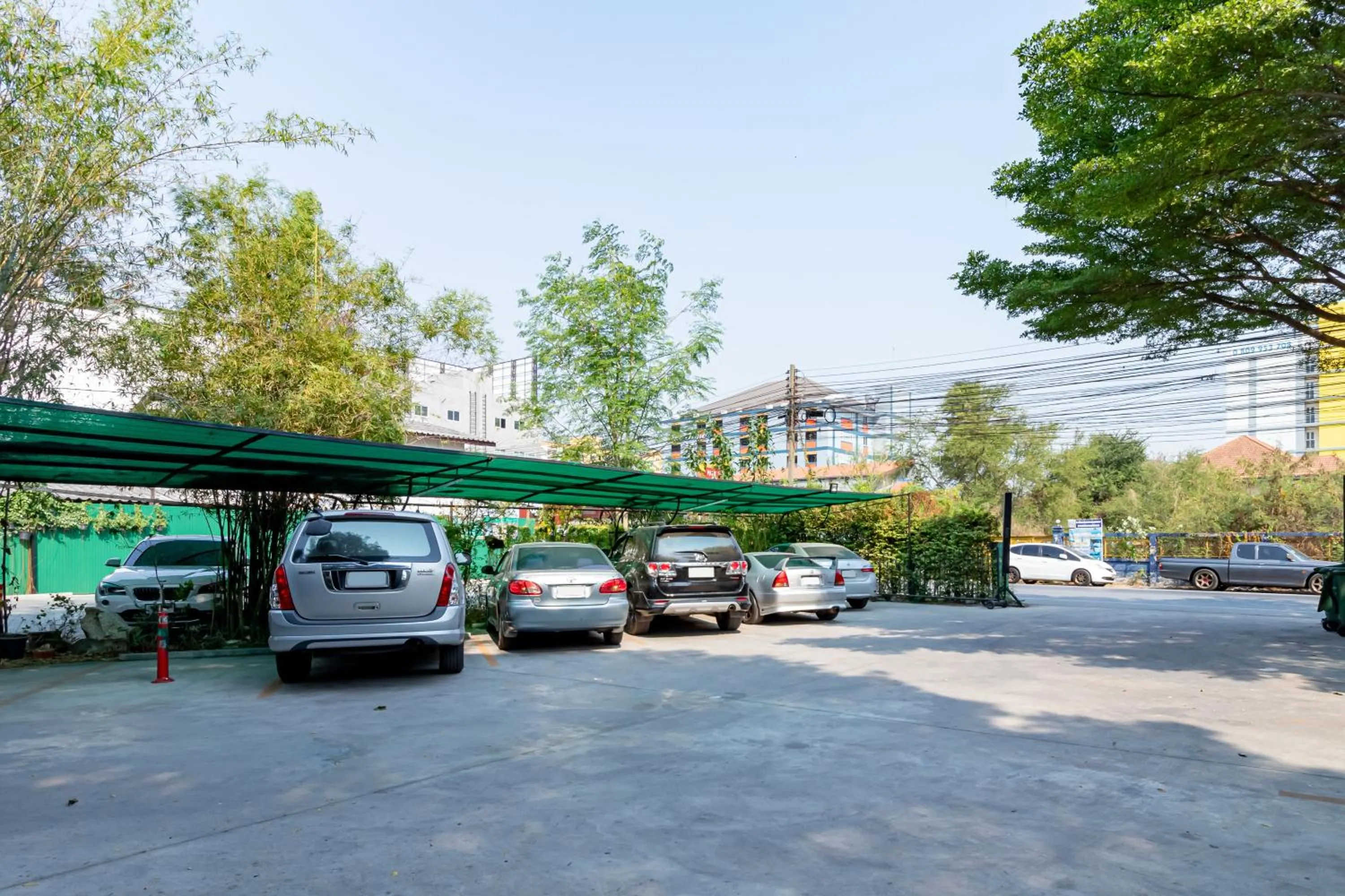 Parking in The Palm Hotel