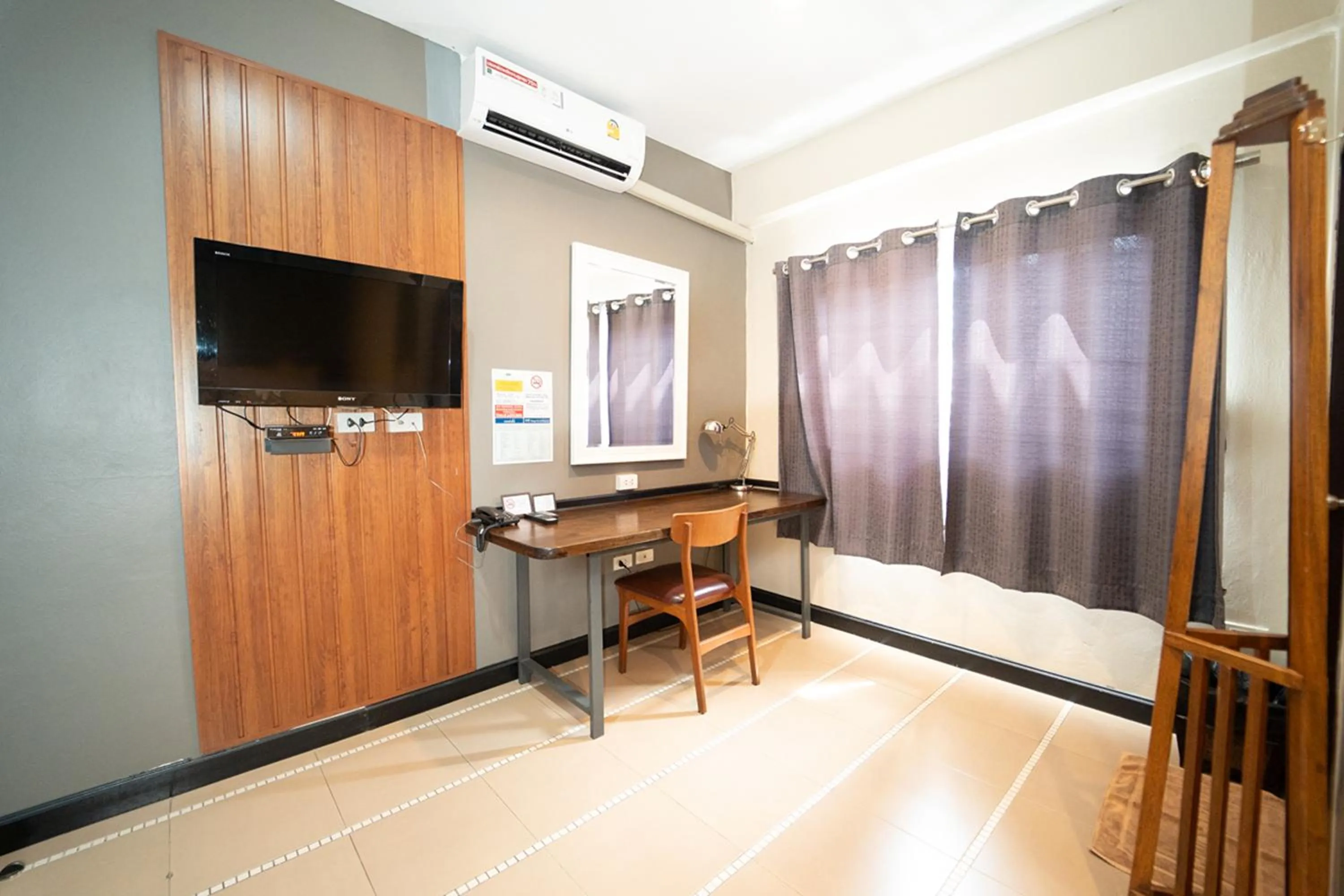 Photo of the whole room in The Palm Hotel