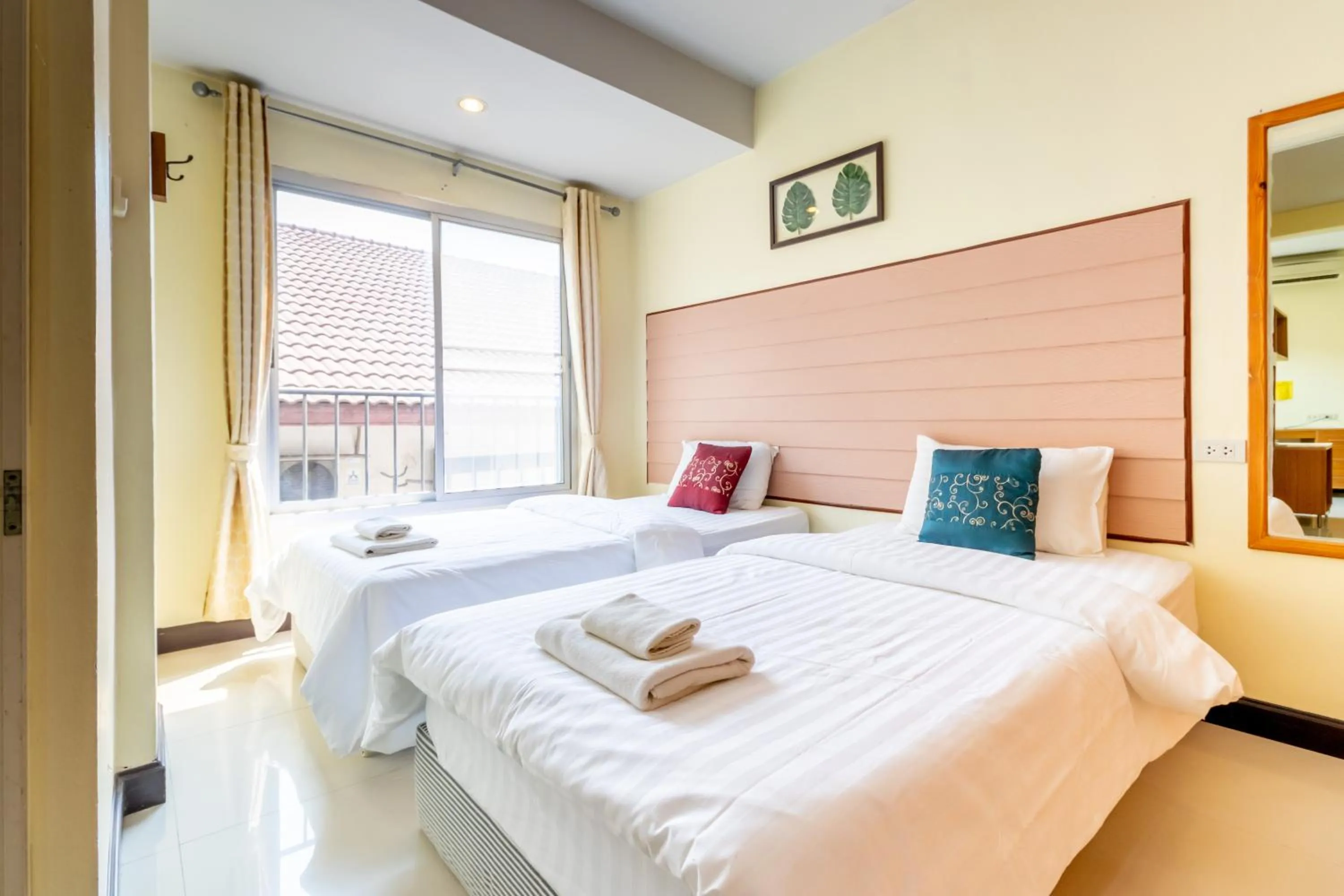 Bedroom, Bed in The Palm Hotel