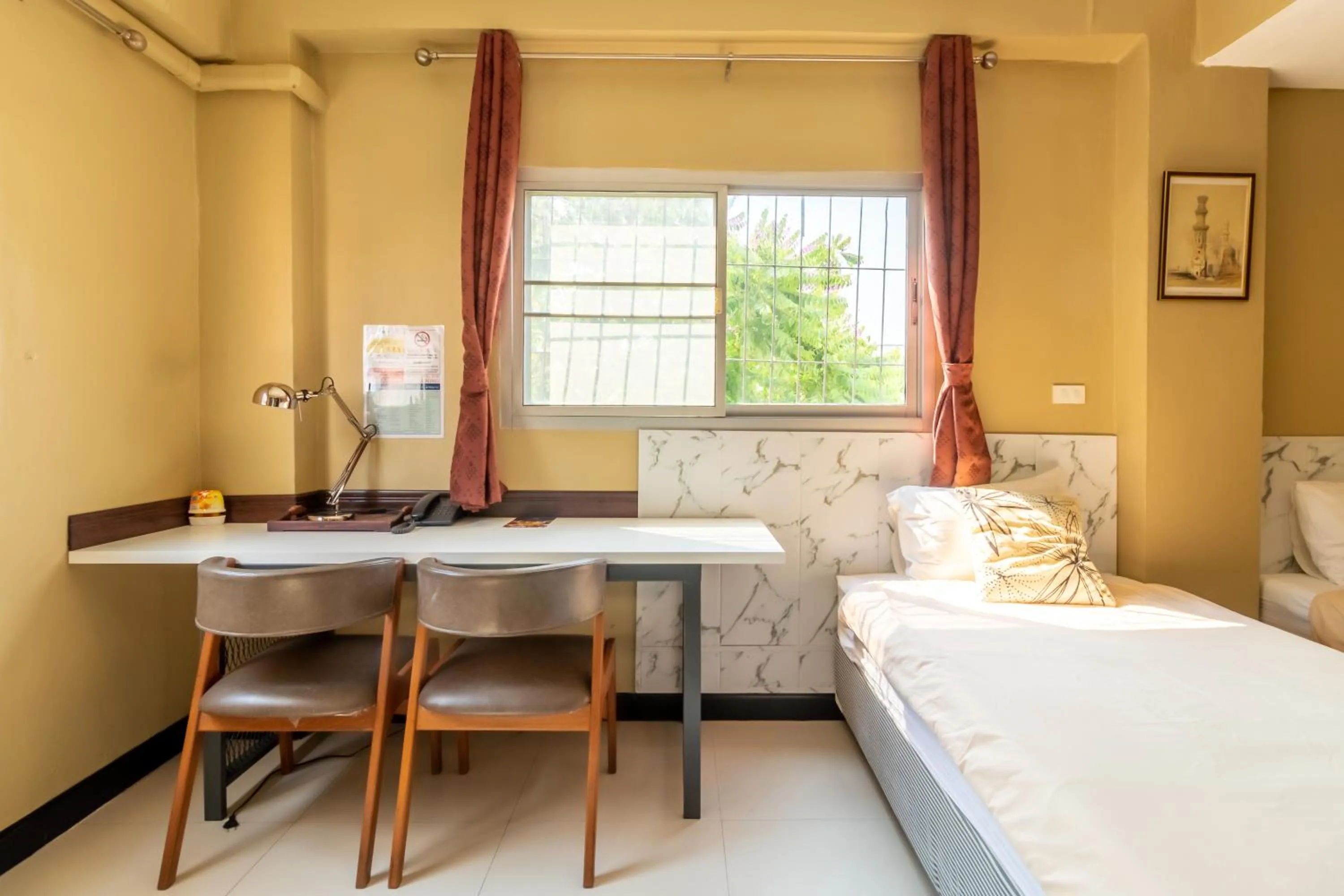 Bedroom, Bed in The Palm Hotel