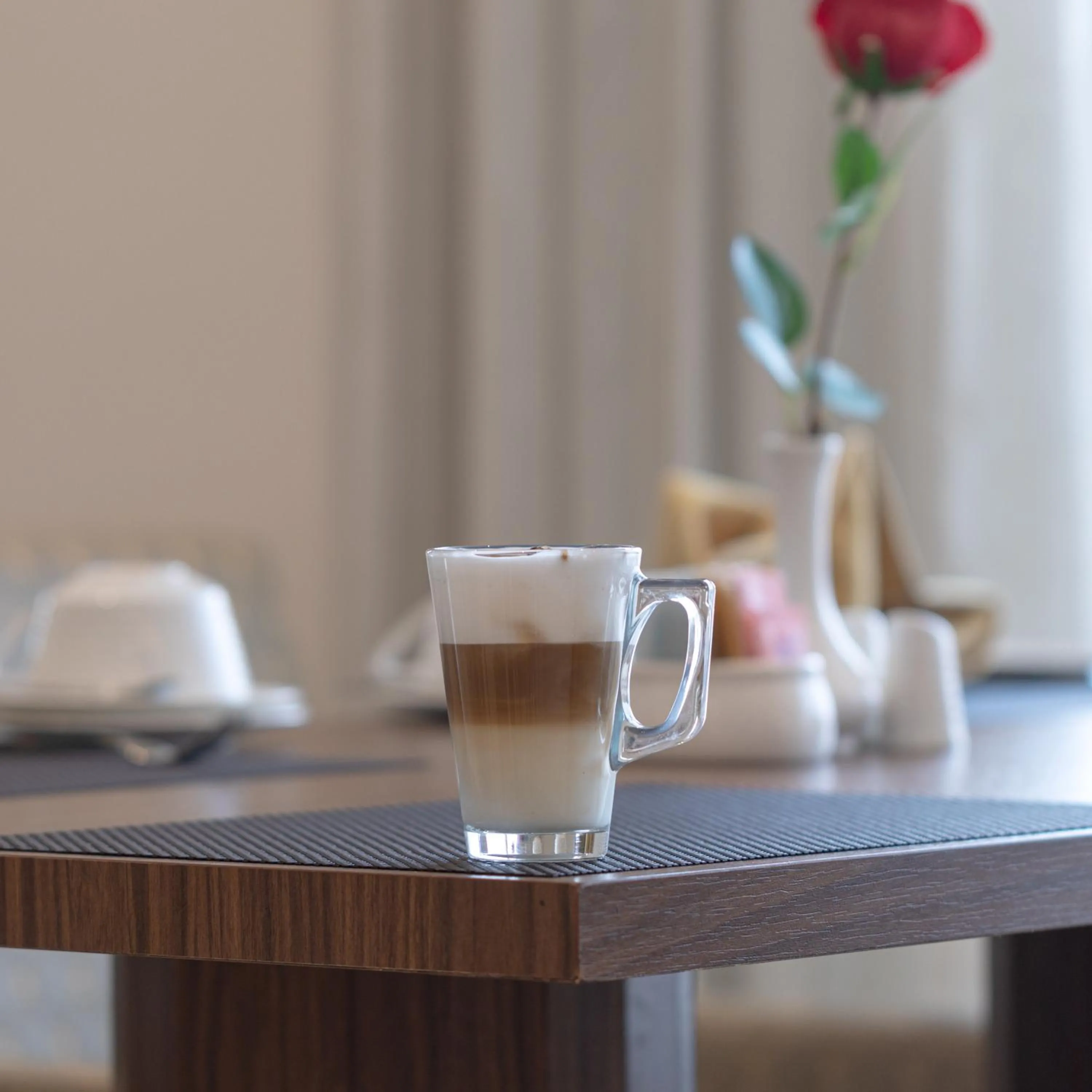 Food and drinks in The Gate Hotel and Apartments