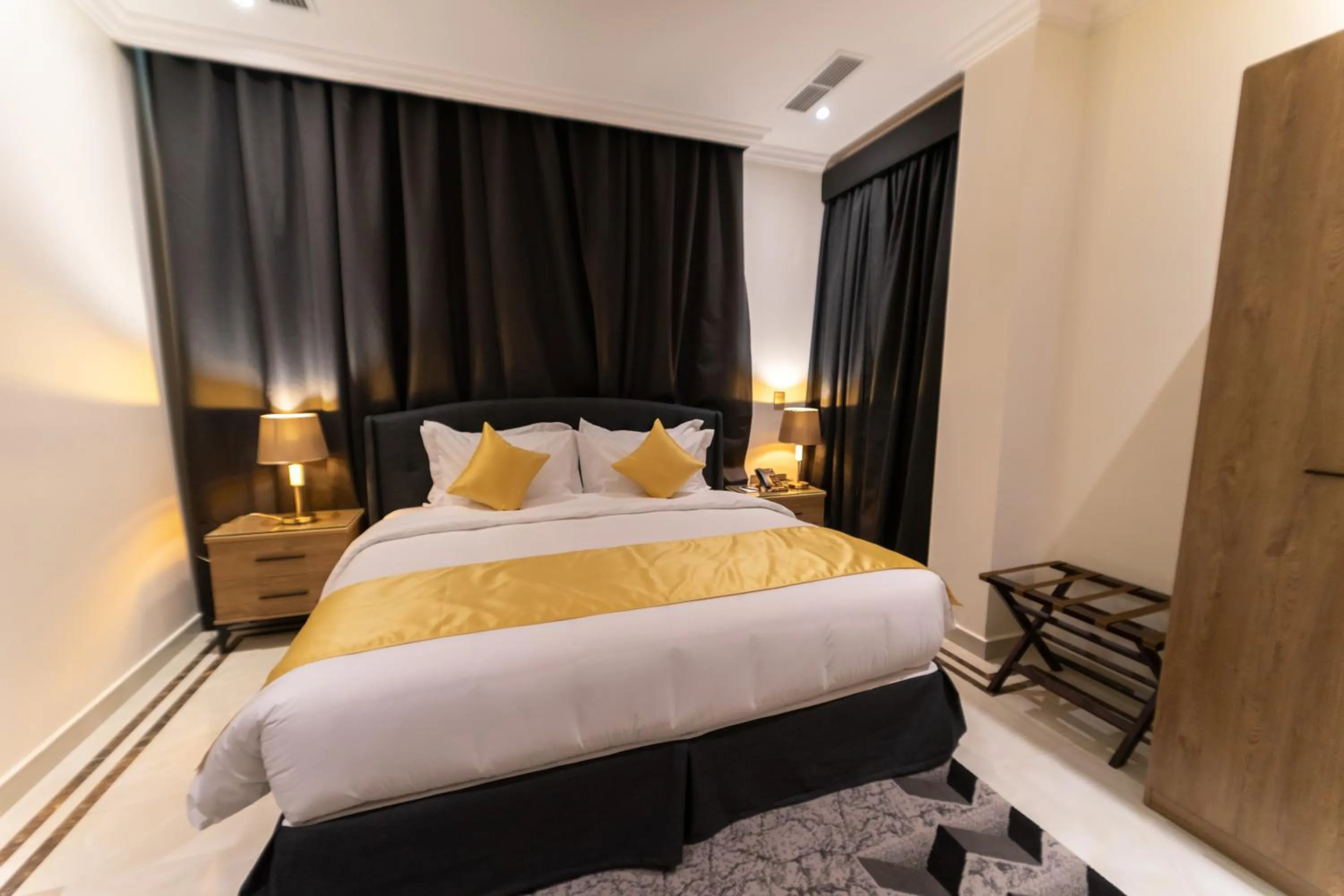 Bedroom, Bed in The Gate Hotel and Apartments