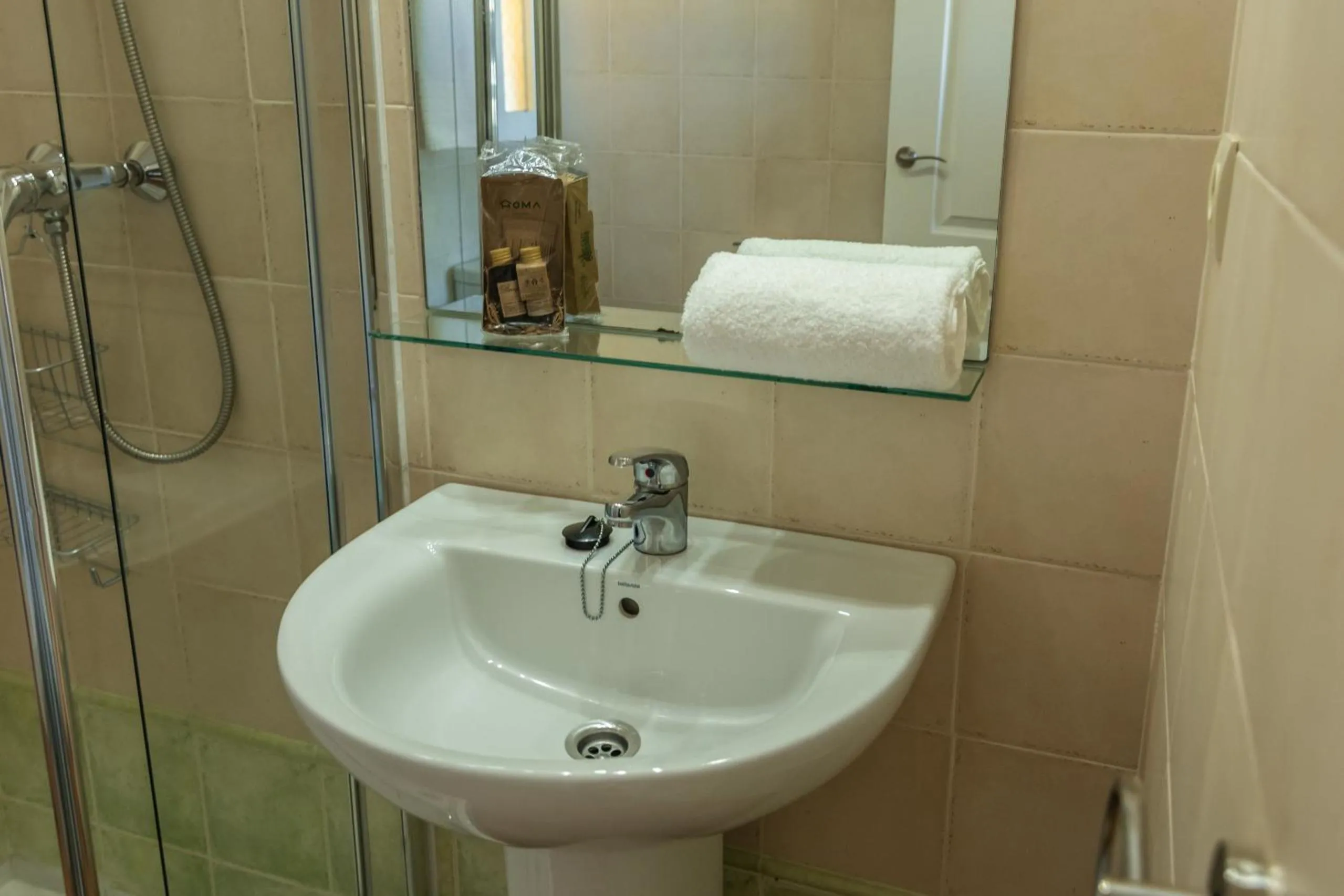 Bathroom in Albatros Golf I by Ĥ