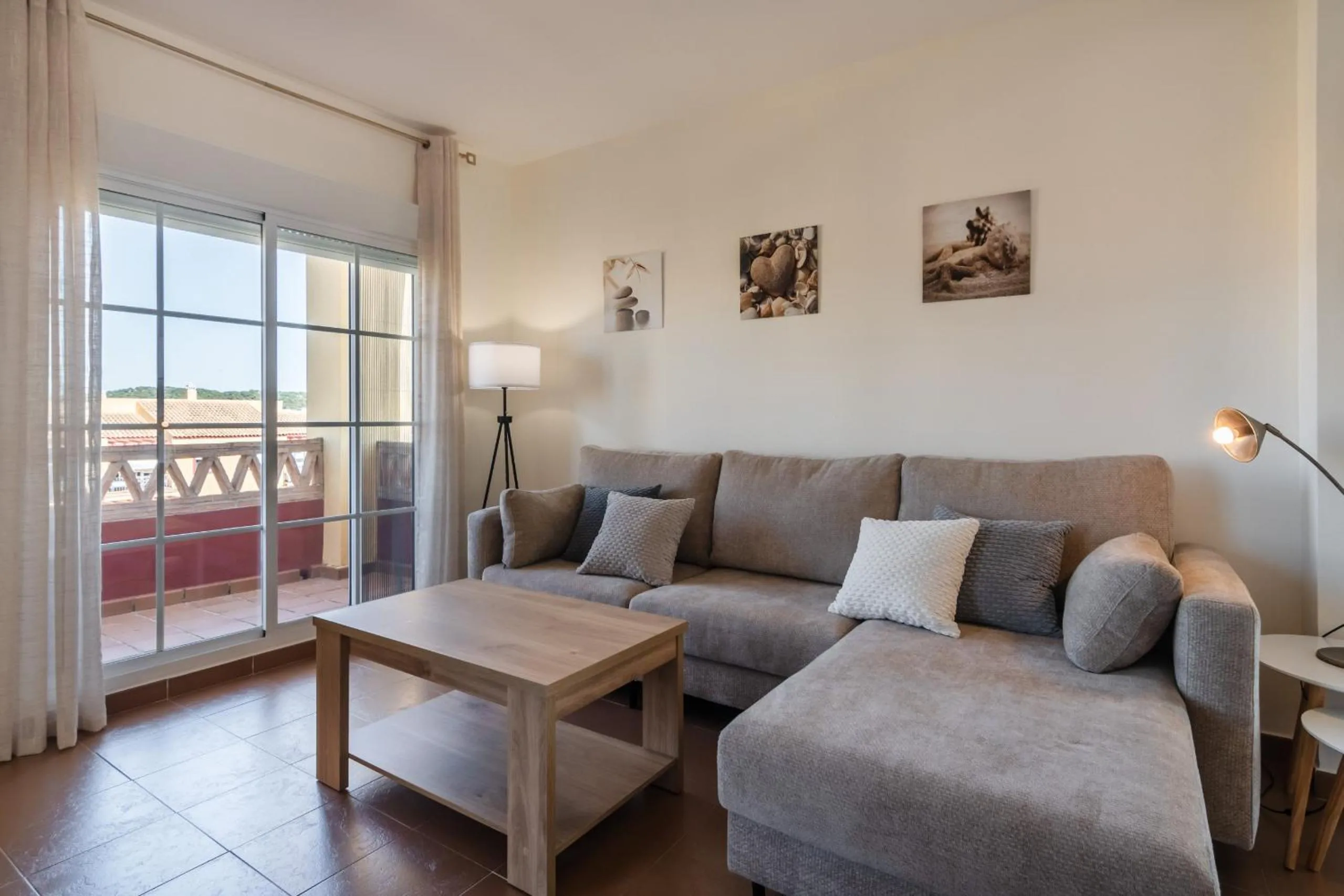 Communal lounge/ TV room in Albatros Golf I by Ĥ