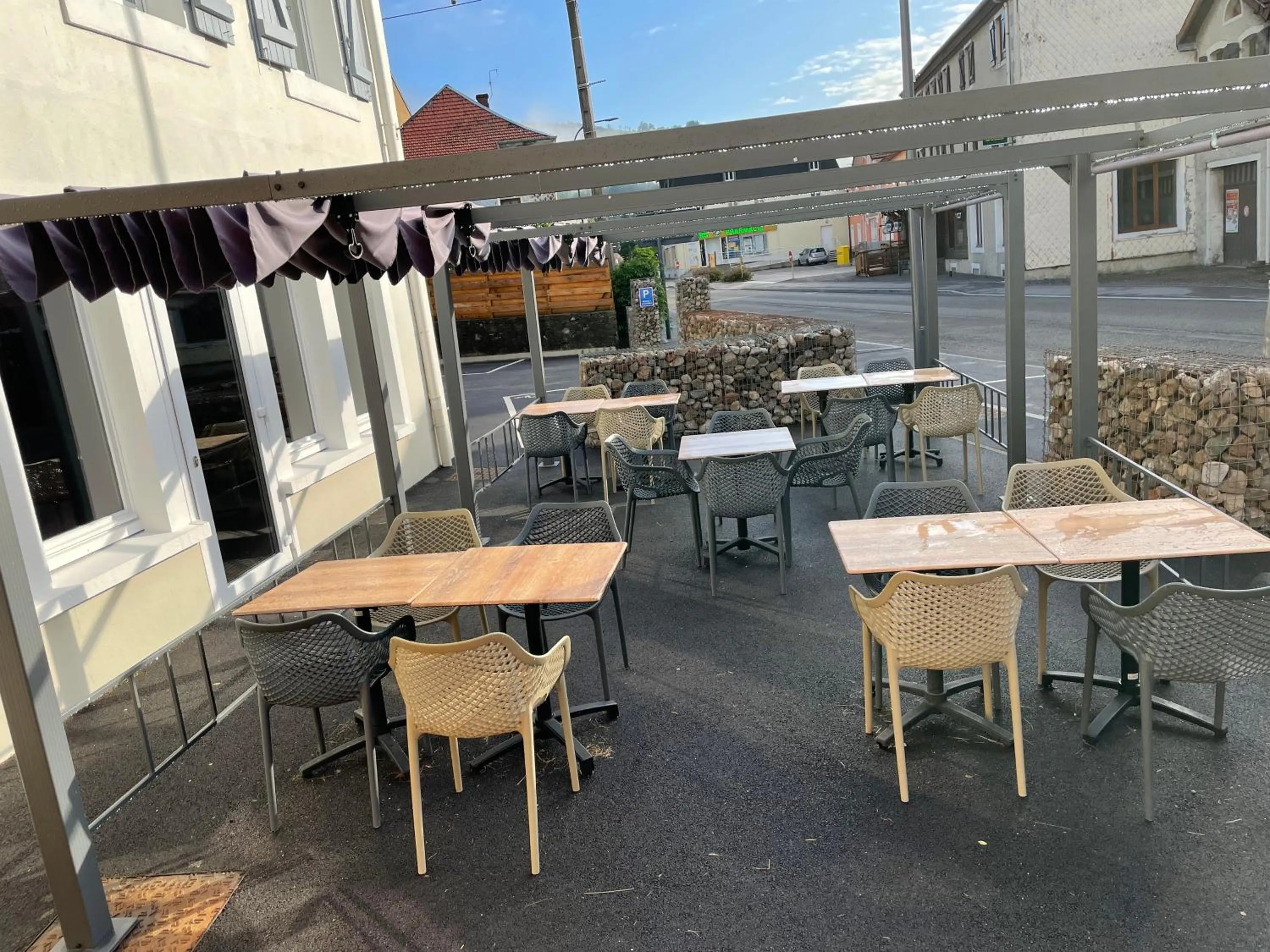 Patio, Restaurant/Places to Eat in Hôtel & Spa du Tremplin