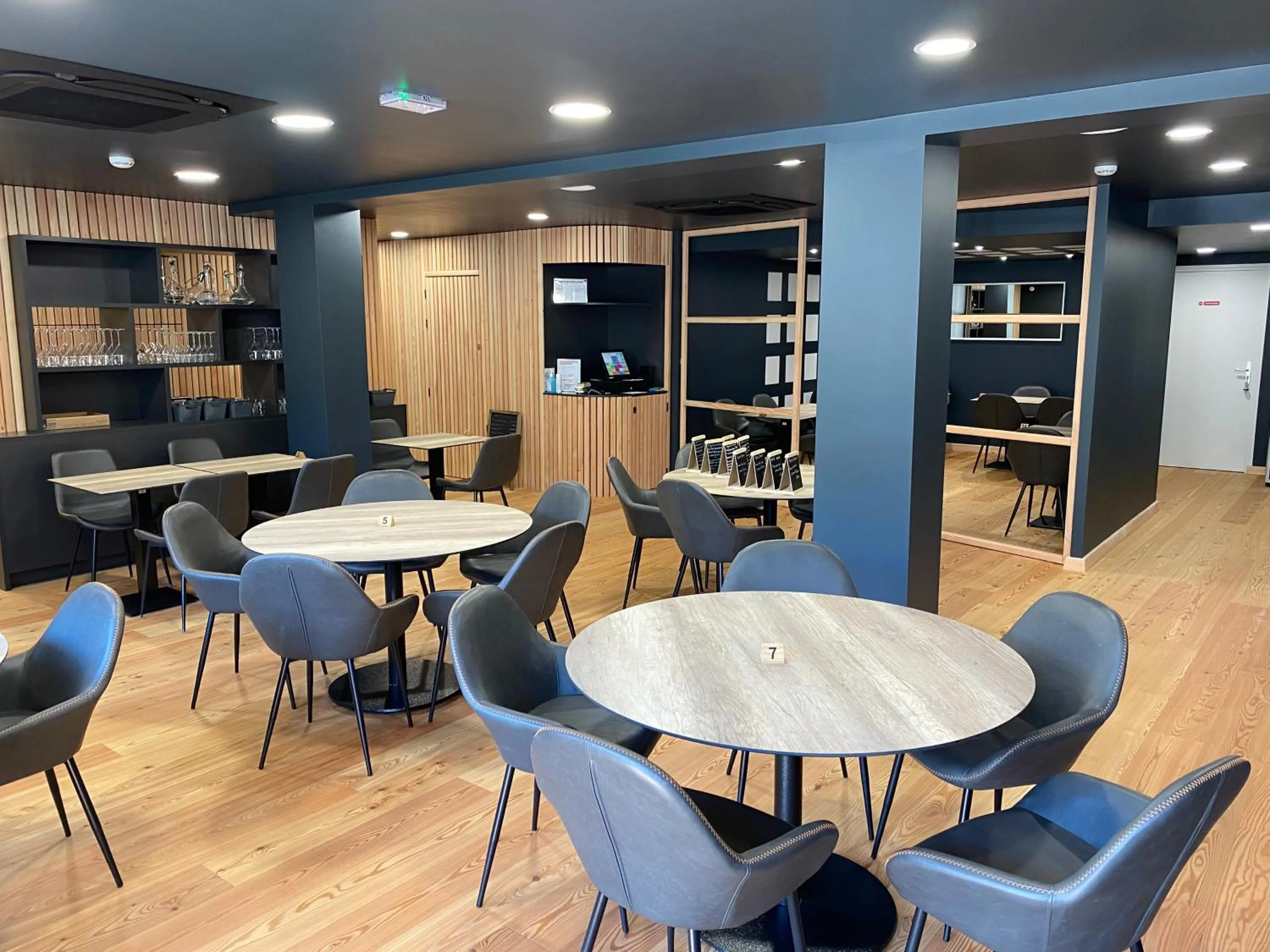 Restaurant/places to eat, Lounge/Bar in Hôtel & Spa du Tremplin