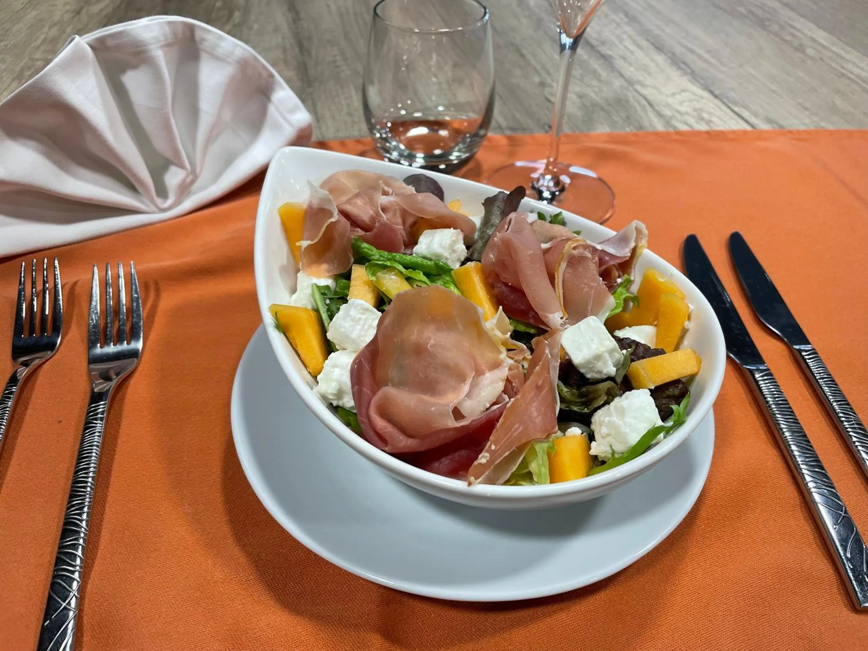 Restaurant/places to eat in Hôtel & Spa du Tremplin