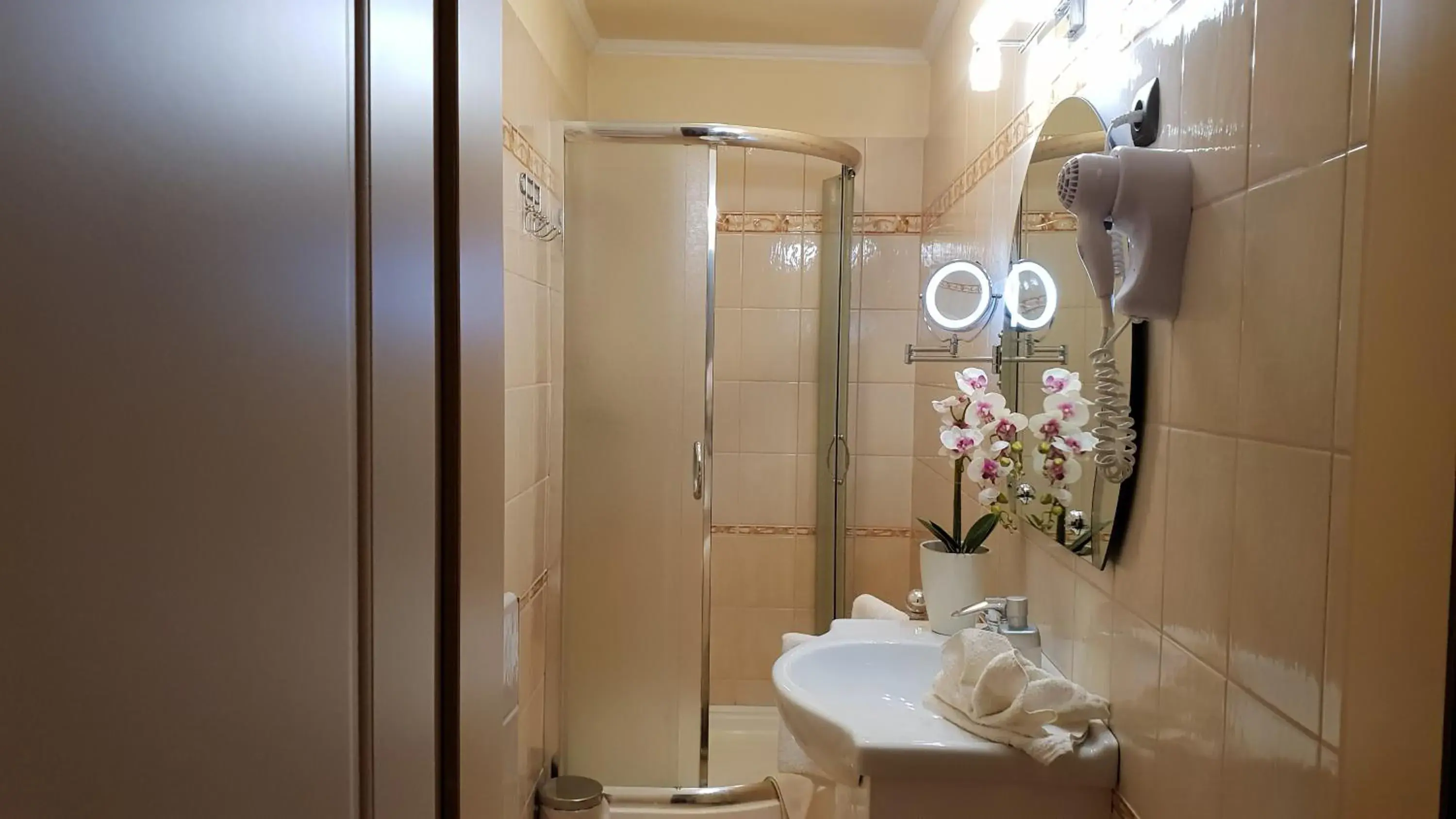 Standard Twin Room in Hotel Isabell Győr Standard Twin Room in Hotel Isabell Győr