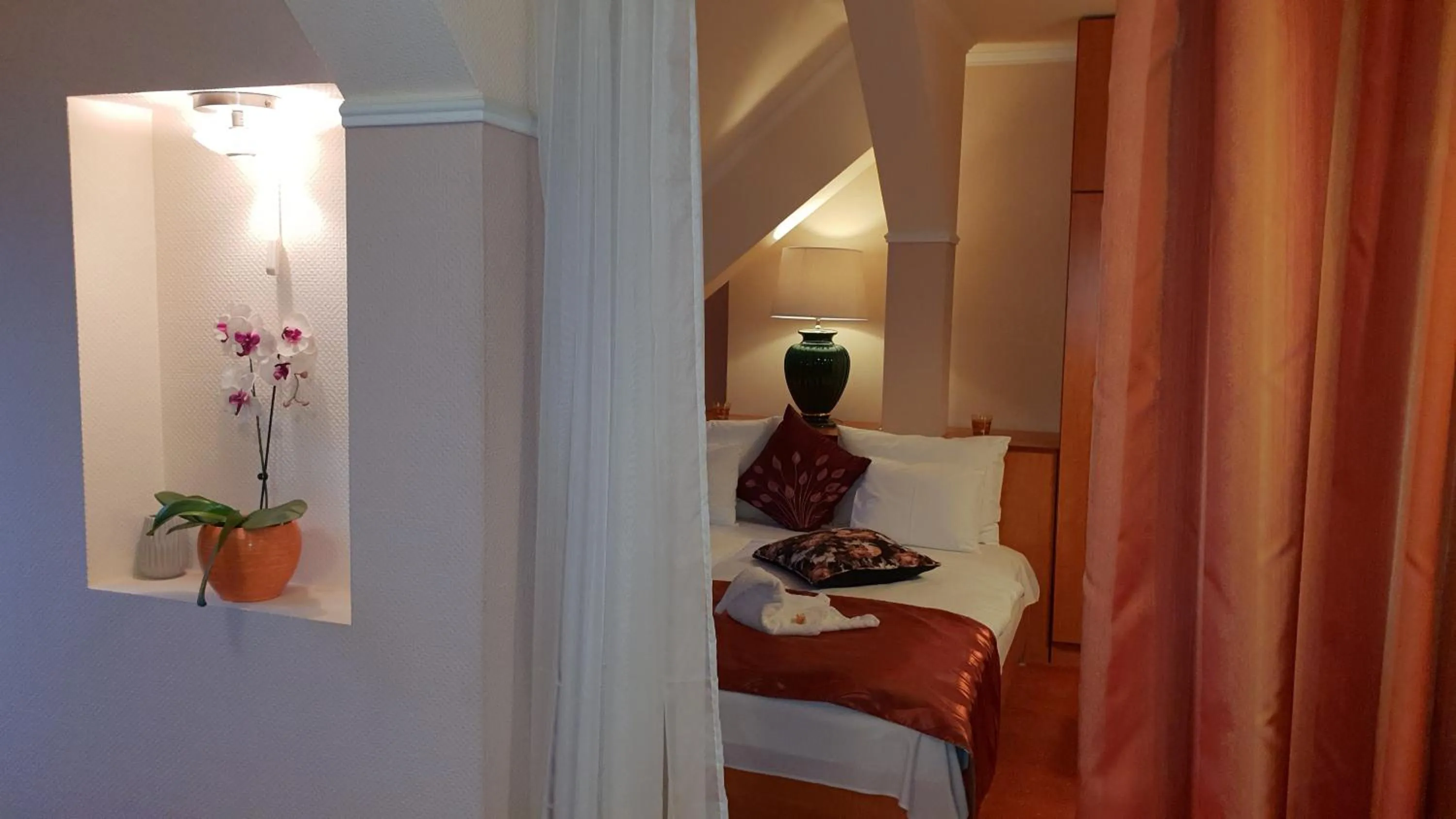 Bed in Hotel Isabell Győr