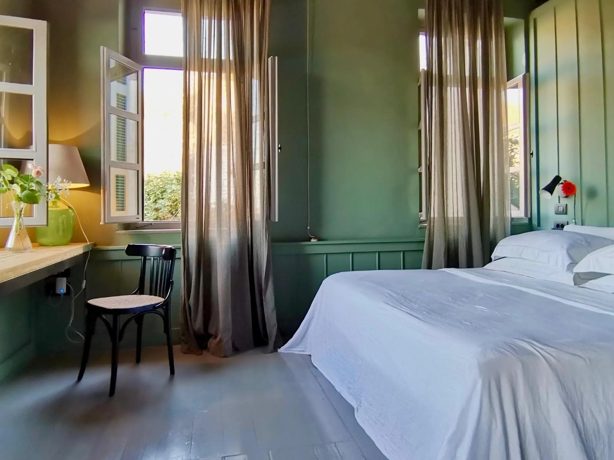 Bedroom, Bed in 1900 Hotel