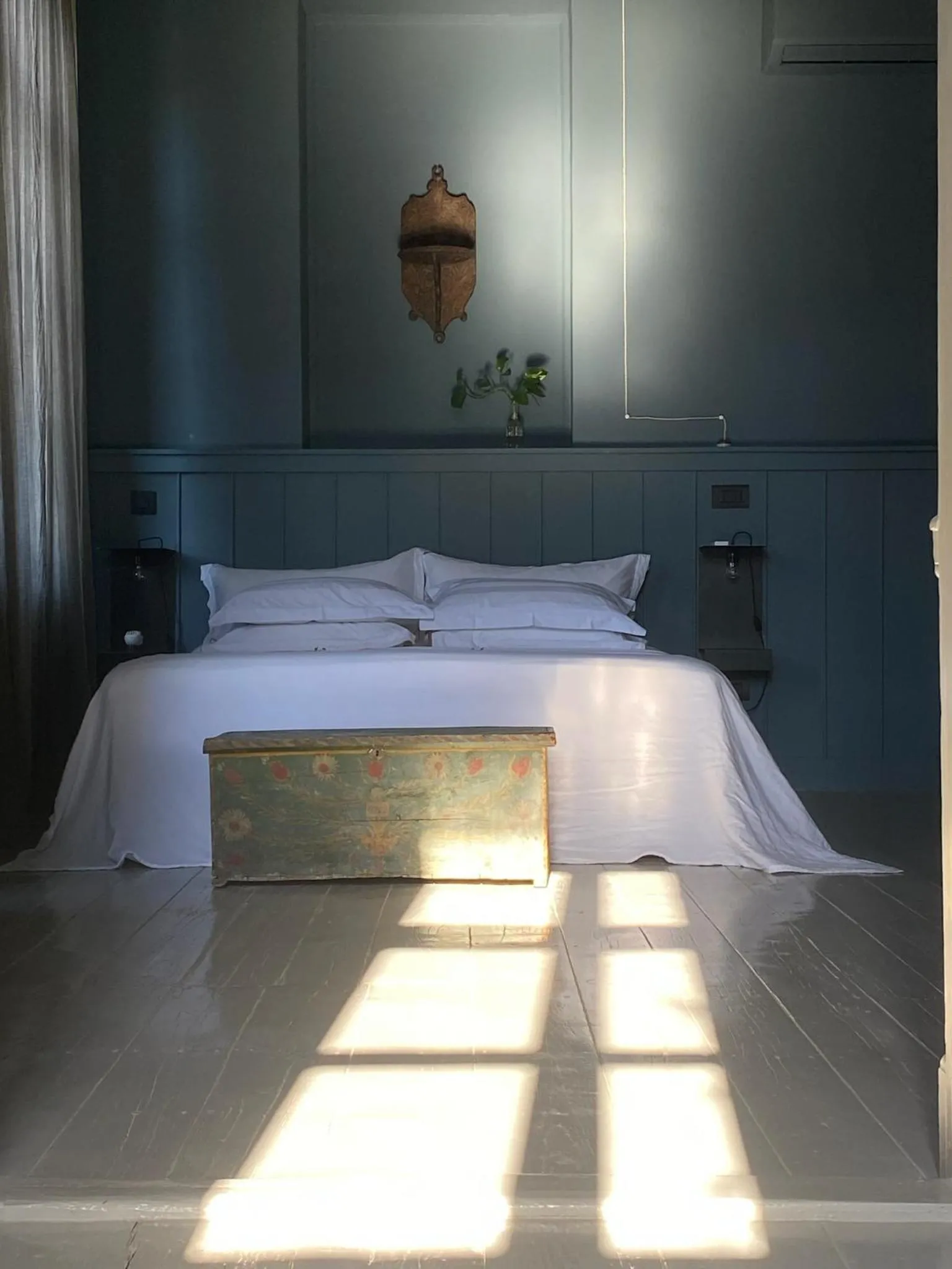 Bed in 1900 Hotel
