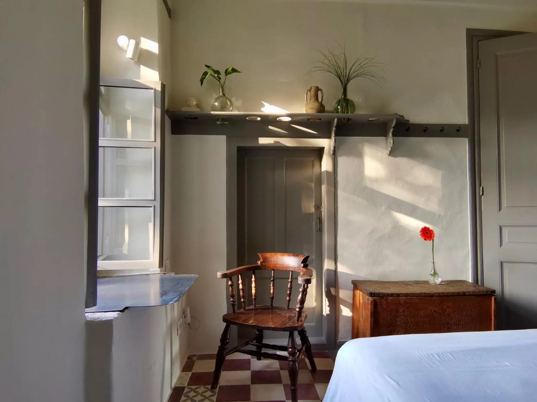 Seating area, Bed in 1900 Hotel