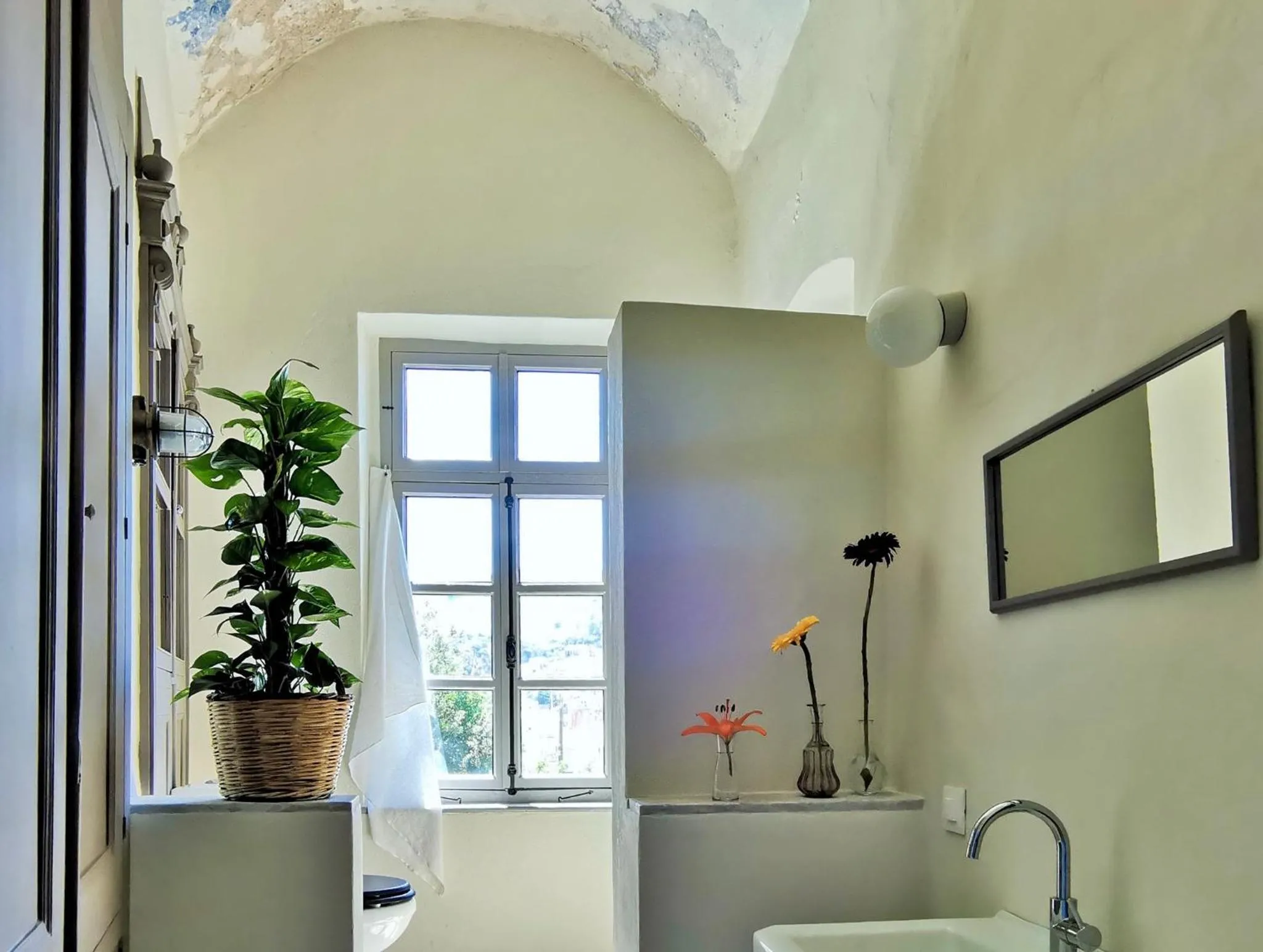 Bathroom in 1900 Hotel