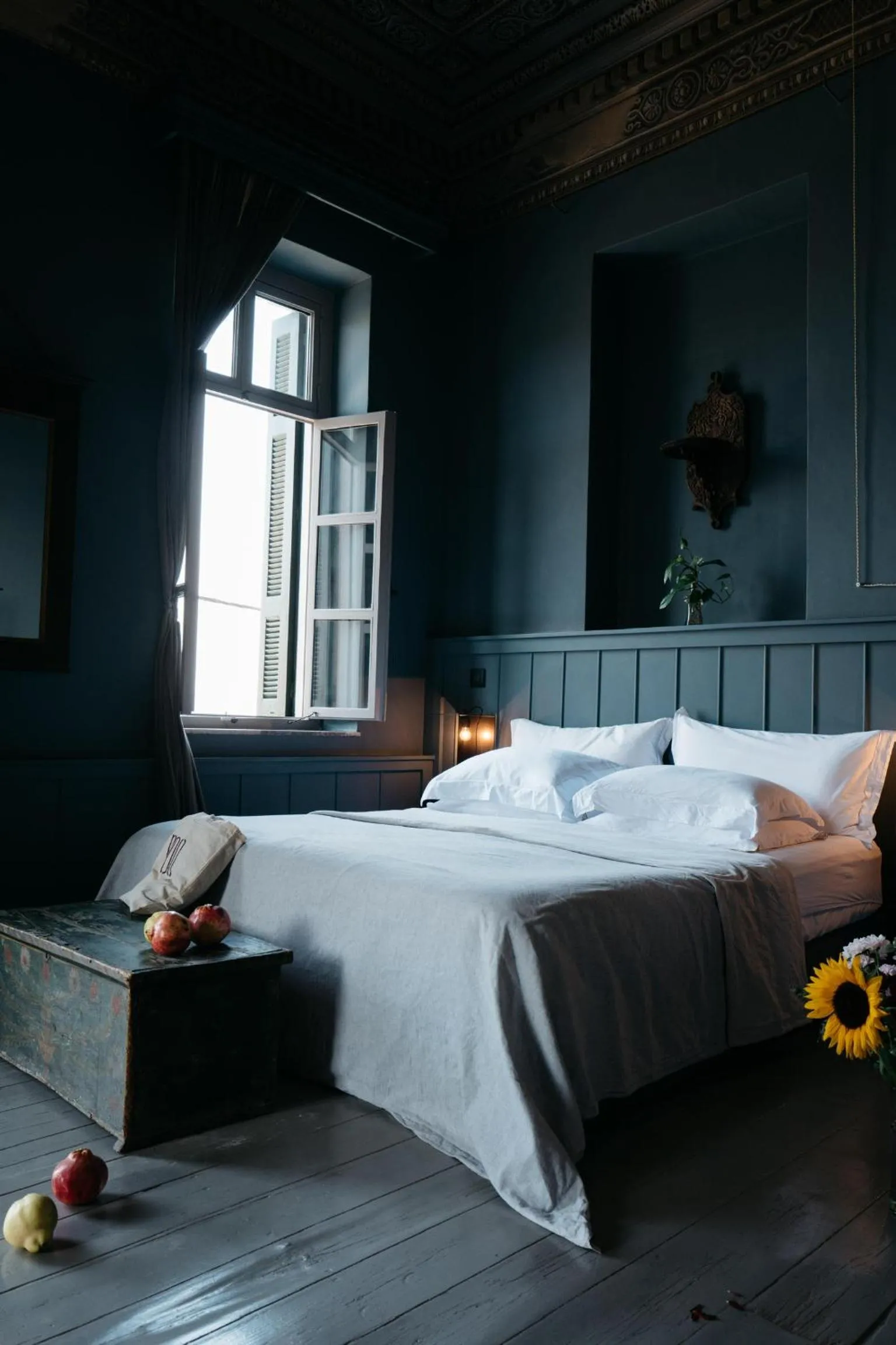 Bed in 1900 Hotel