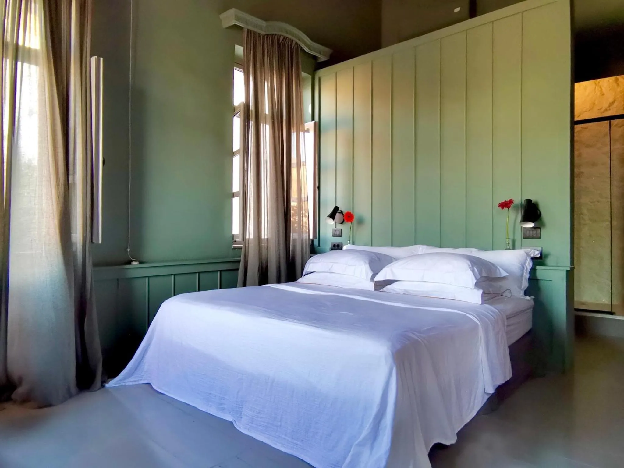 Shower, Bed in 1900 Hotel