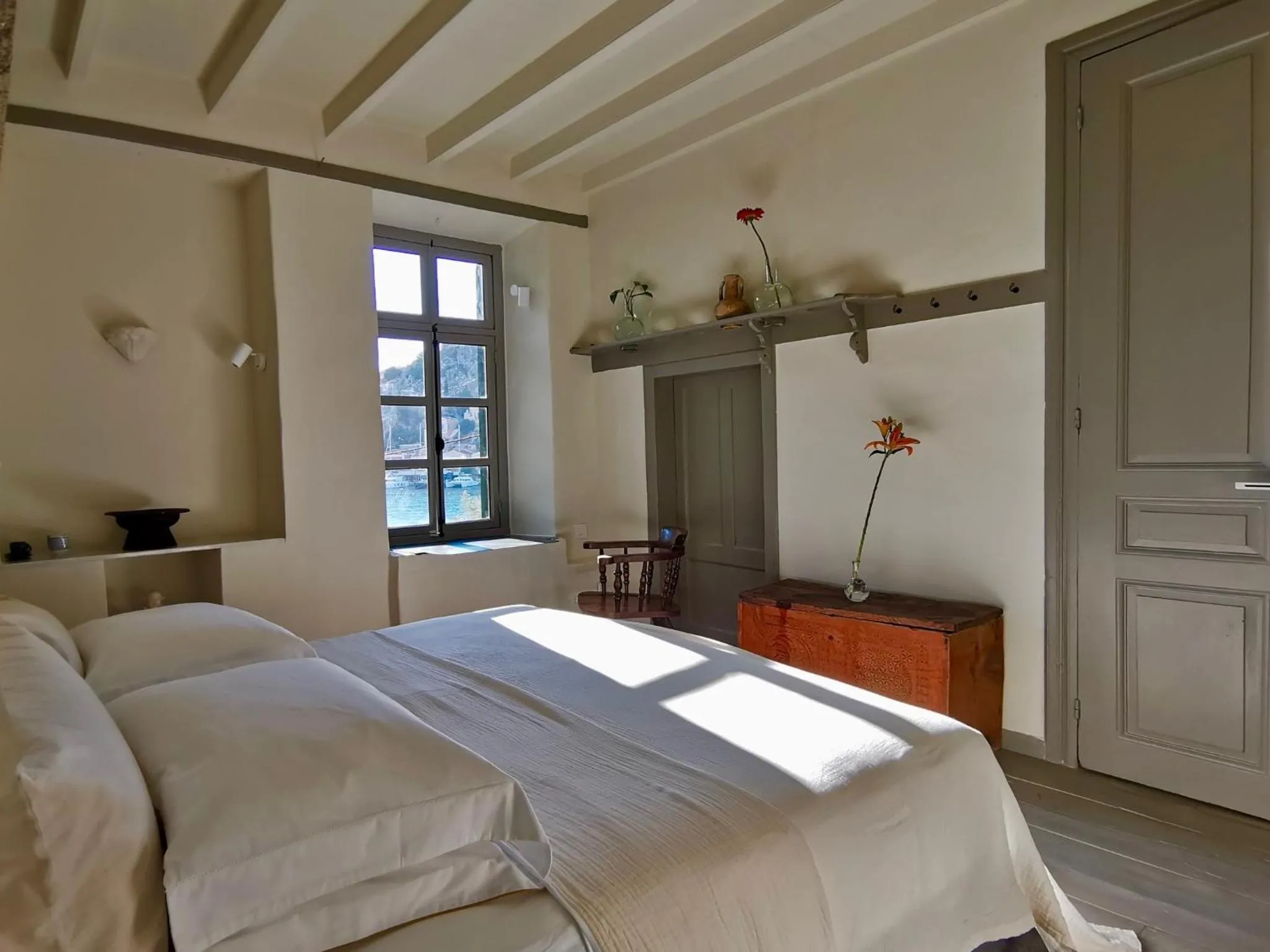 Bed in 1900 Hotel