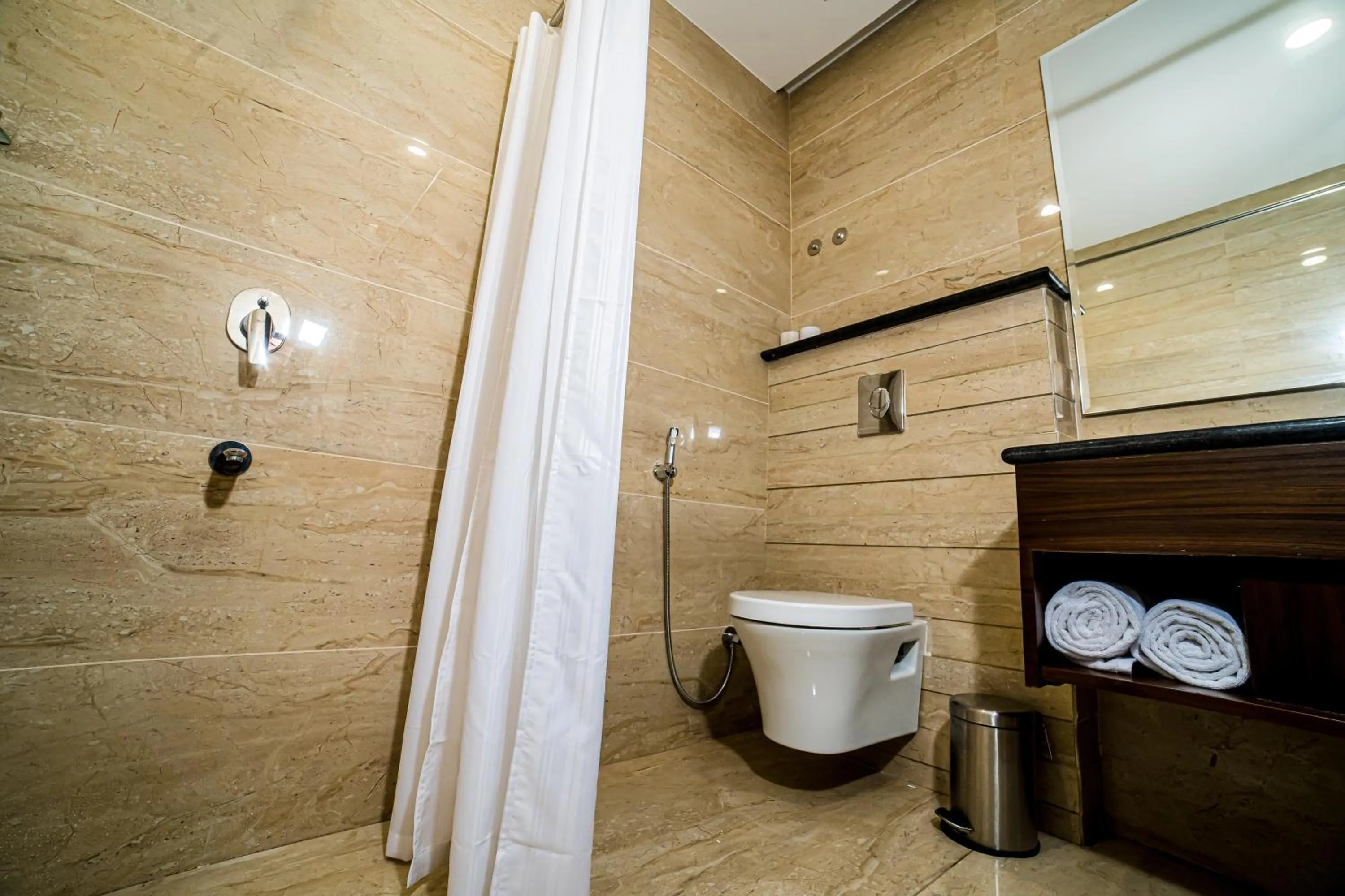 Toilet in Best Western Dalhousie