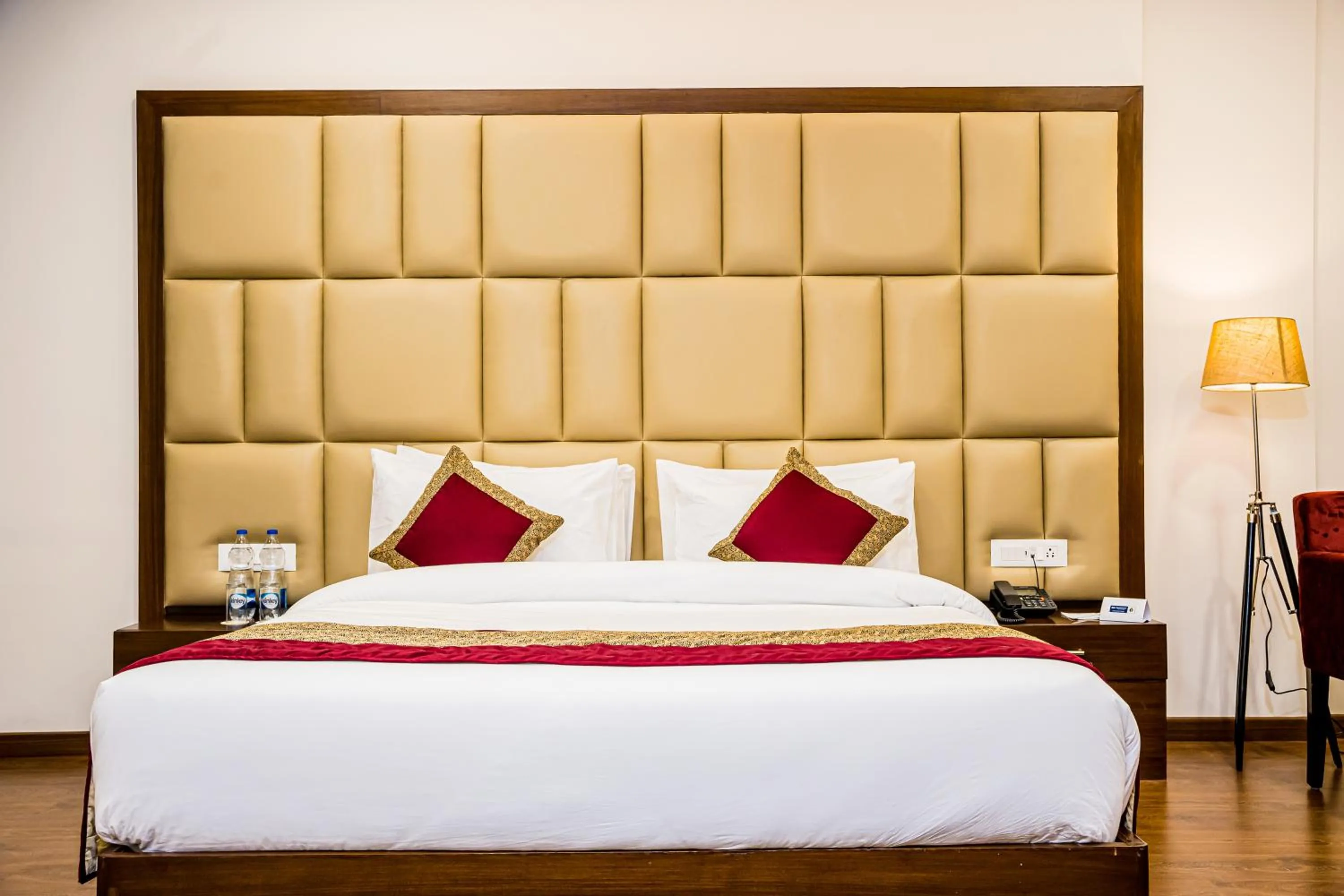 Photo of the whole room, Bed in Best Western Dalhousie