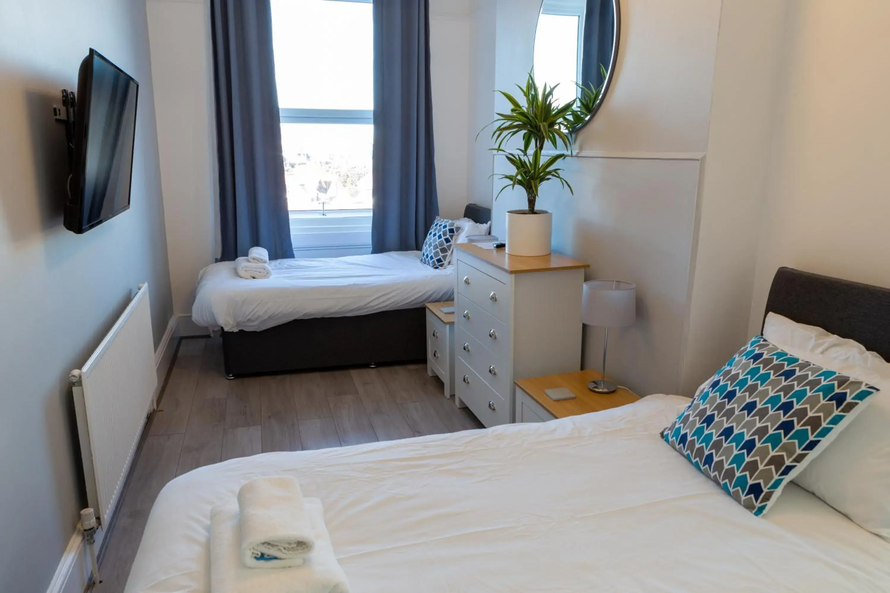 Twin Room with Shower - single occupancy in The Halcyon Twin Room with Shower - single occupancy in The Halcyon