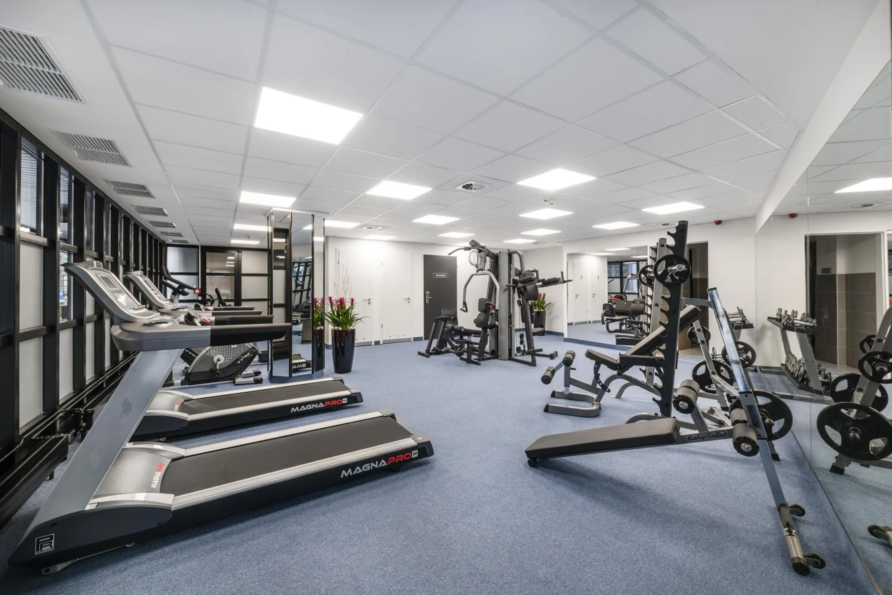 Fitness centre/facilities in Mercure Budapest City Center