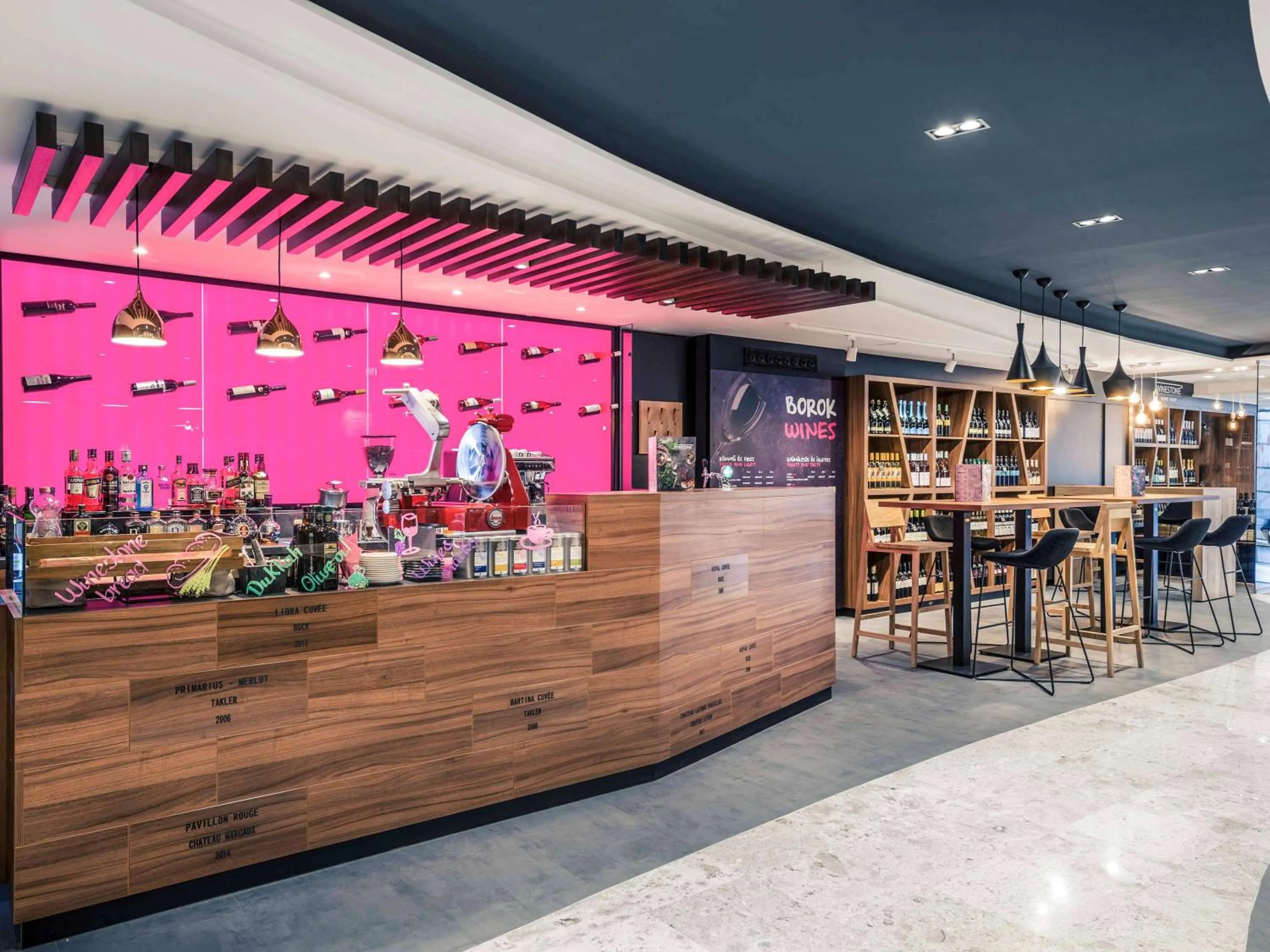 Restaurant/places to eat in Mercure Budapest City Center