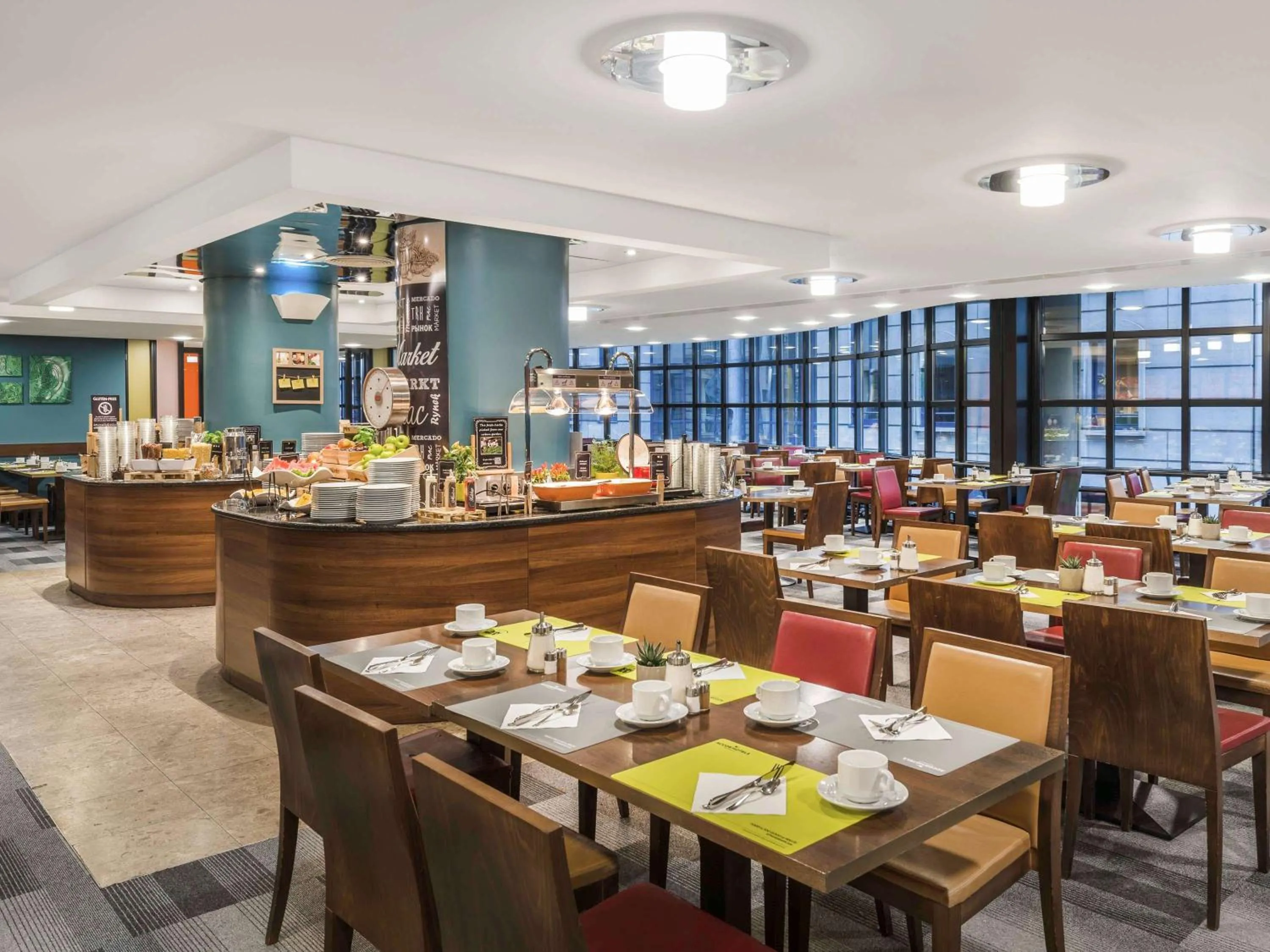 Restaurant/places to eat in Mercure Budapest City Center