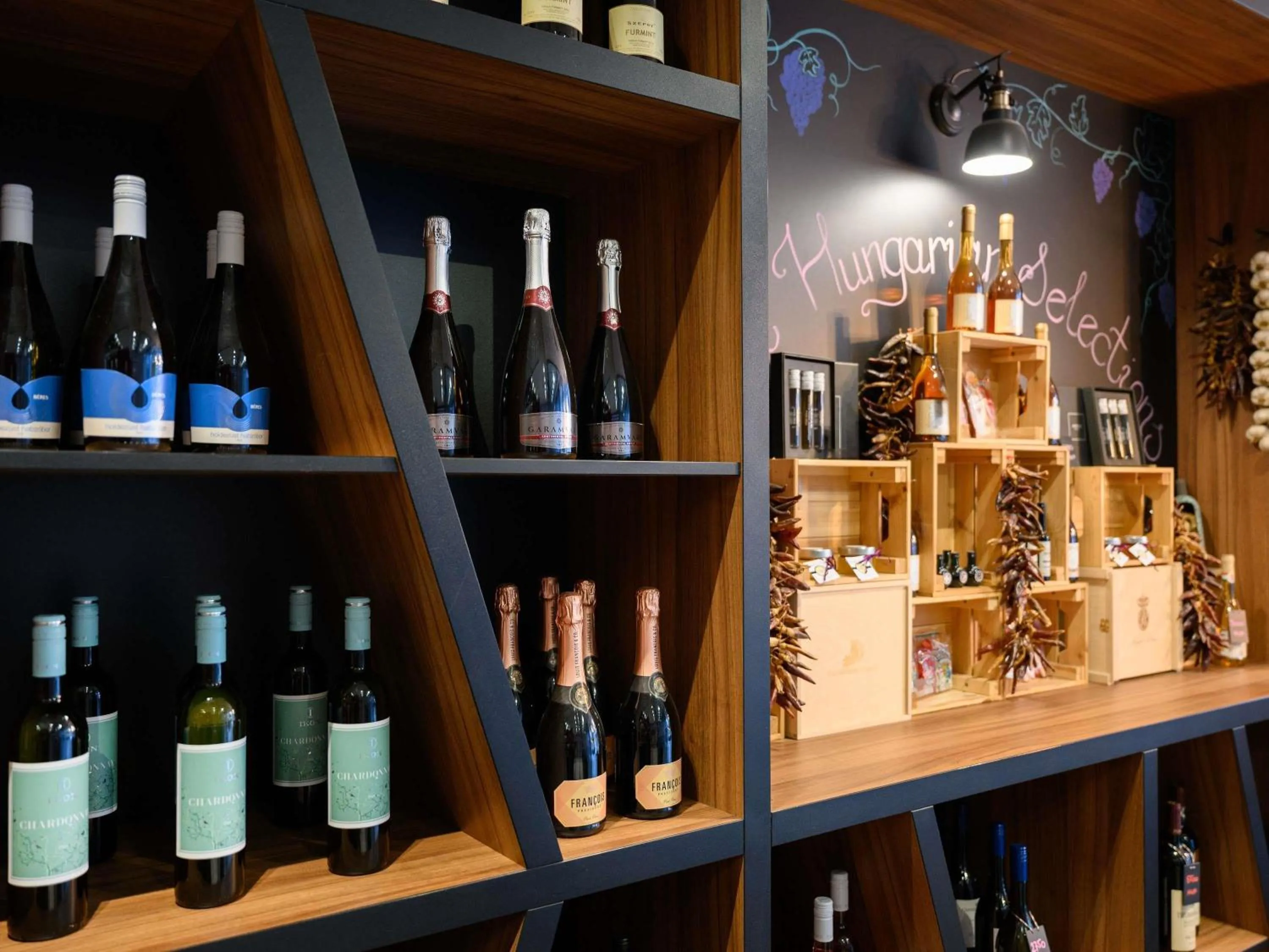 Restaurant/places to eat in Mercure Budapest City Center