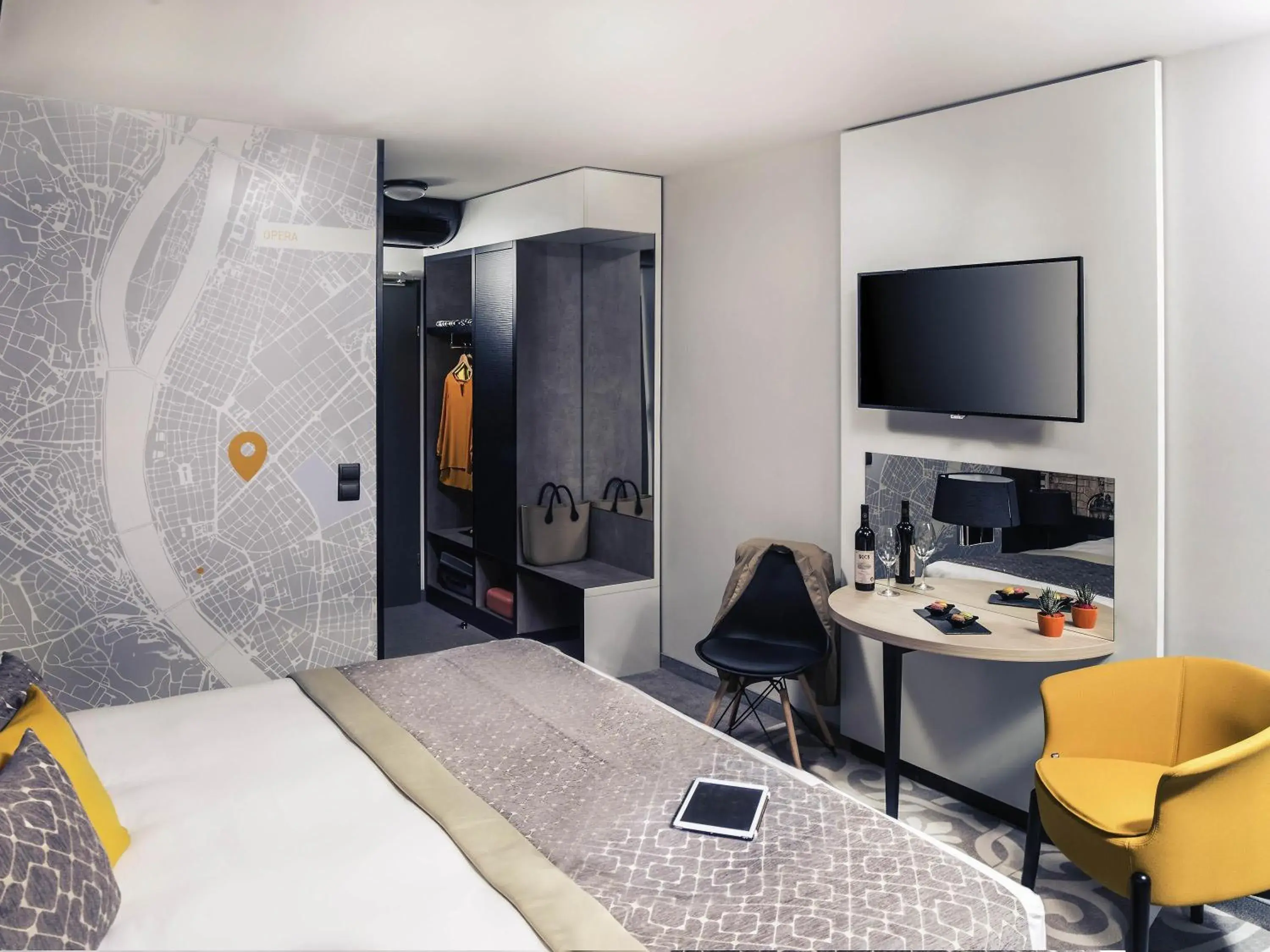 Bedroom, Bed in Mercure Budapest City Center Bedroom, Bed in Mercure Budapest City Center