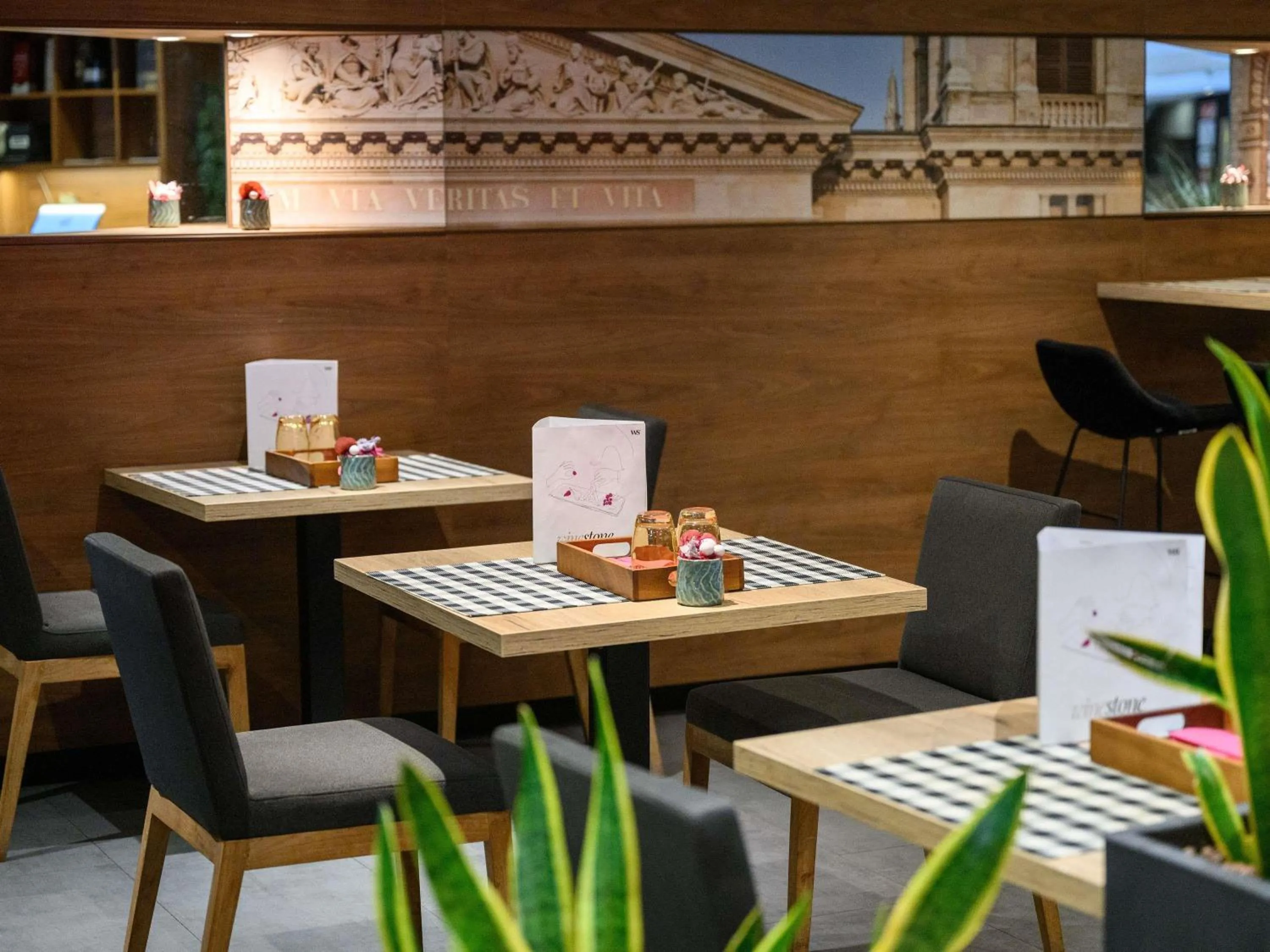 Restaurant/places to eat in Mercure Budapest City Center