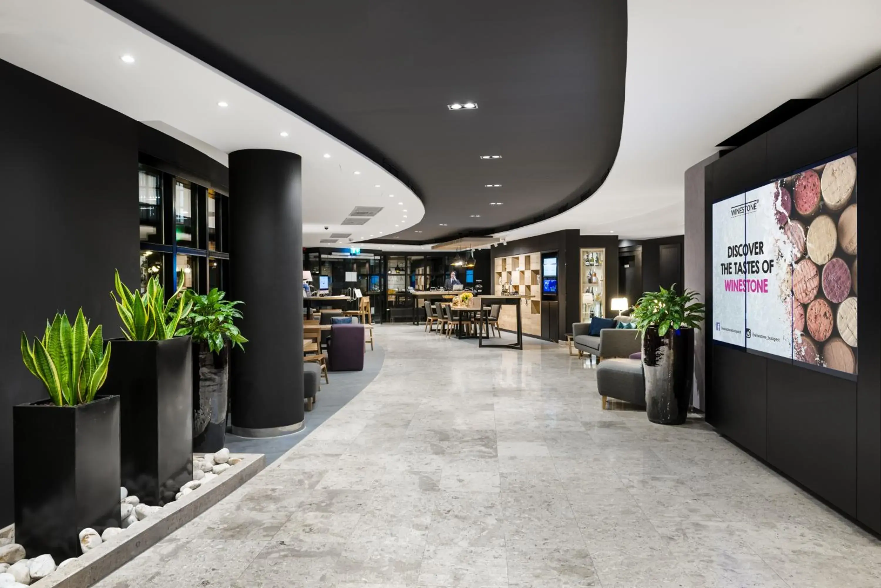 Lobby or reception in Mercure Budapest City Center