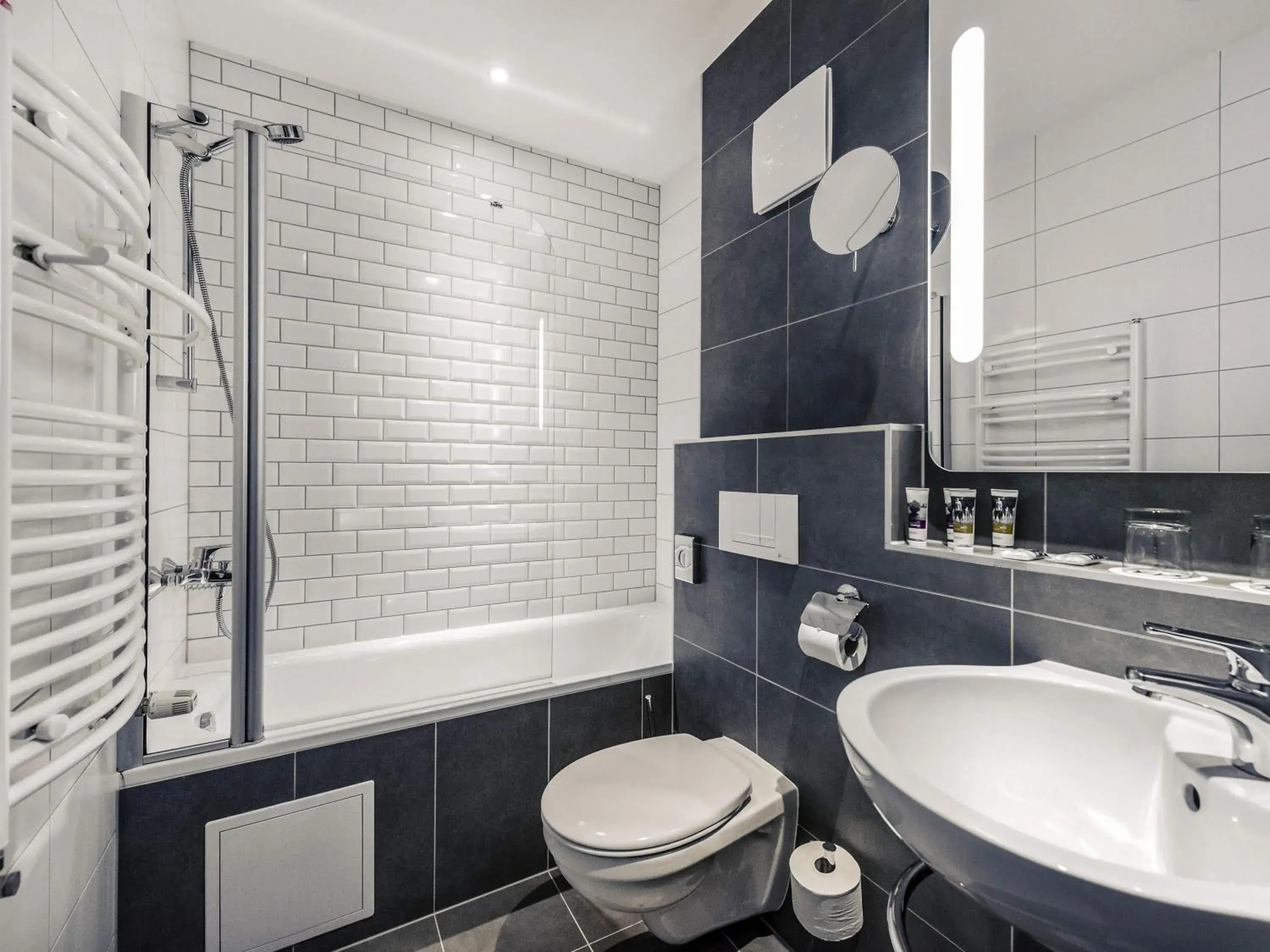 Bedroom in Mercure Budapest City Center Bedroom in Mercure Budapest City Center