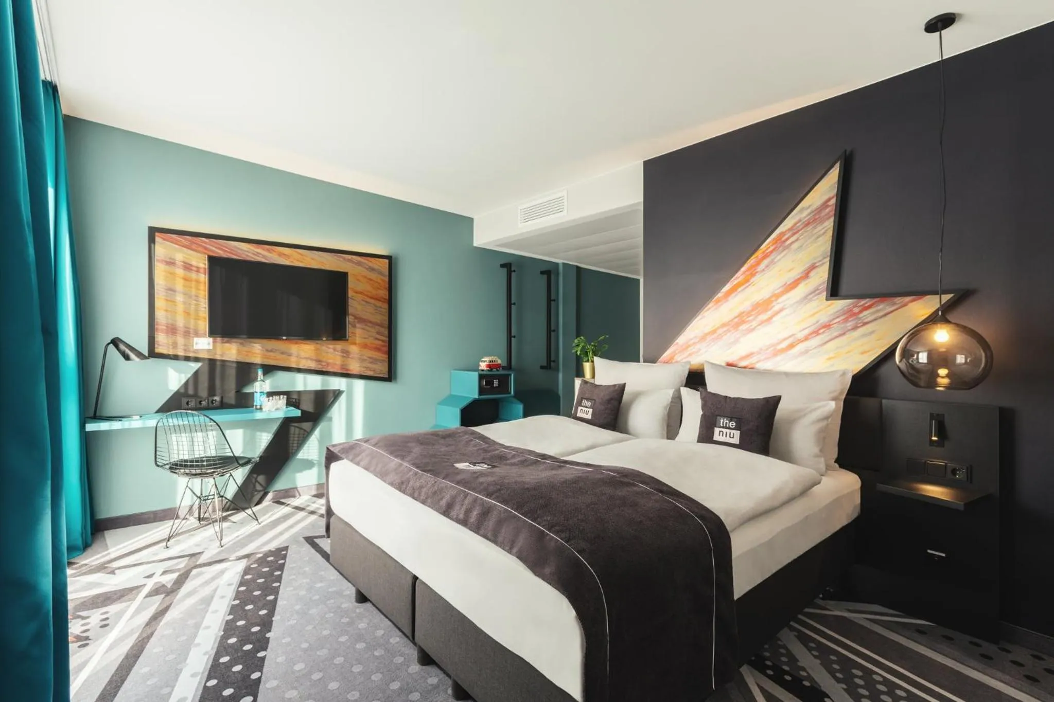 Photo of the whole room, Bed in Holiday Inn - the niu, Flash Berlin Charlottenburg by IHG