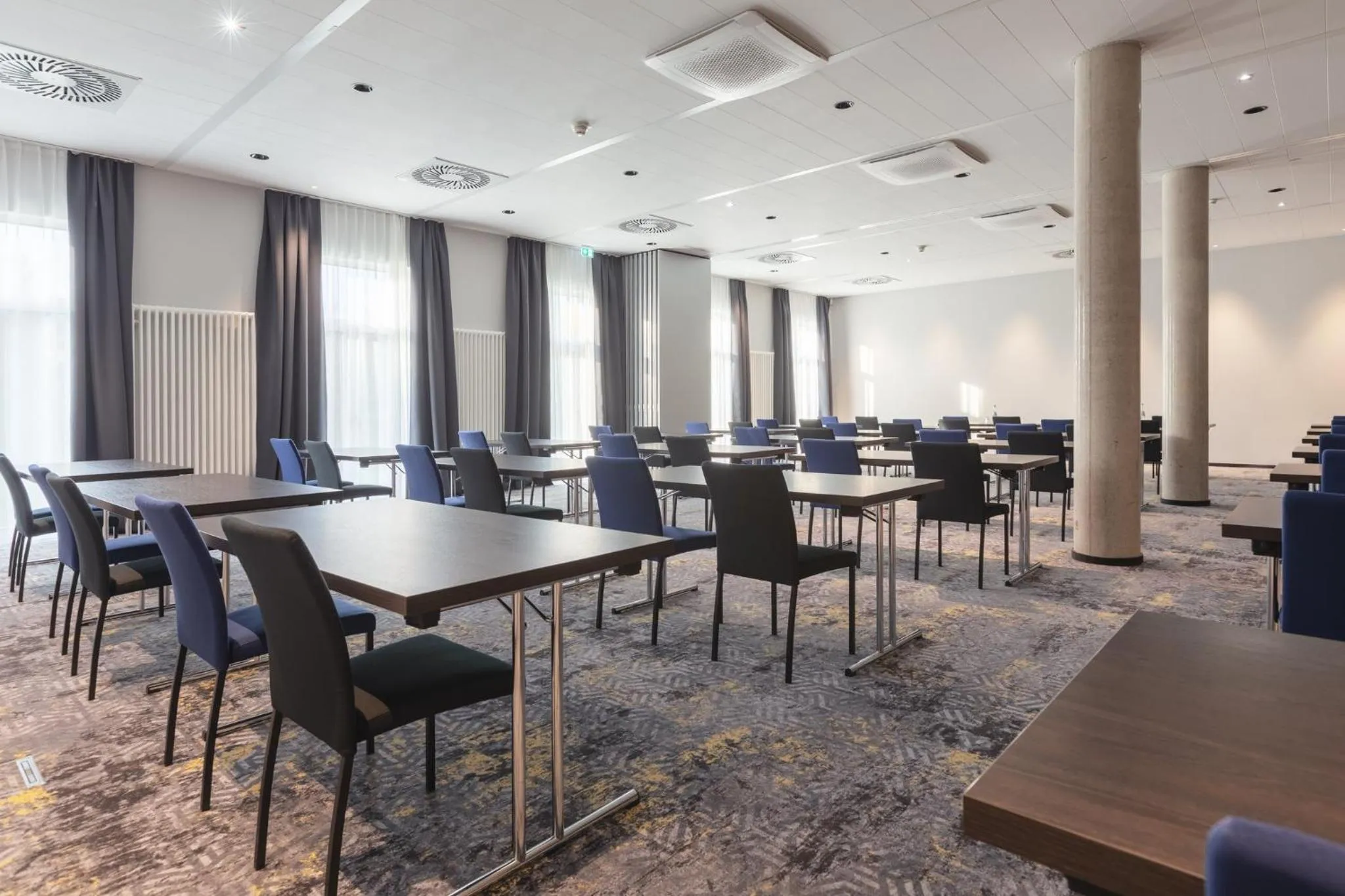 Meeting/conference room in Garner Hotel Augsburg Nord by IHG