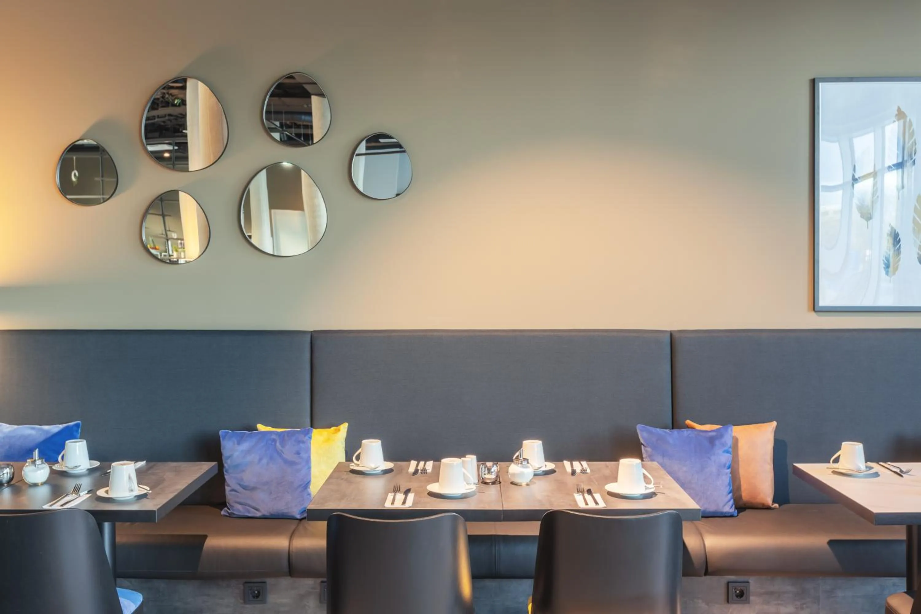 Lobby or reception in Garner Hotel Augsburg Nord by IHG