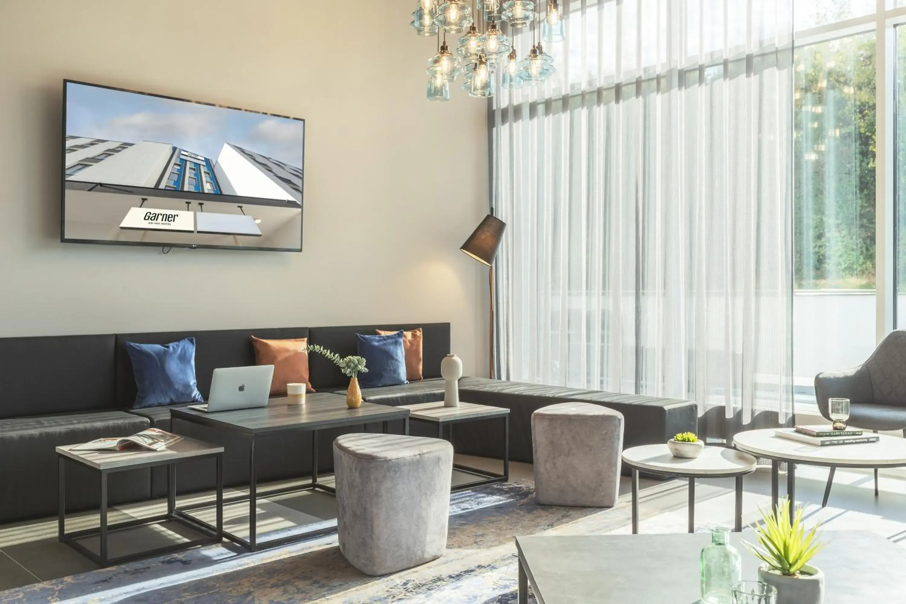 Lobby or reception in Garner Hotel Augsburg Nord by IHG Lobby or reception in Garner Hotel Augsburg Nord by IHG