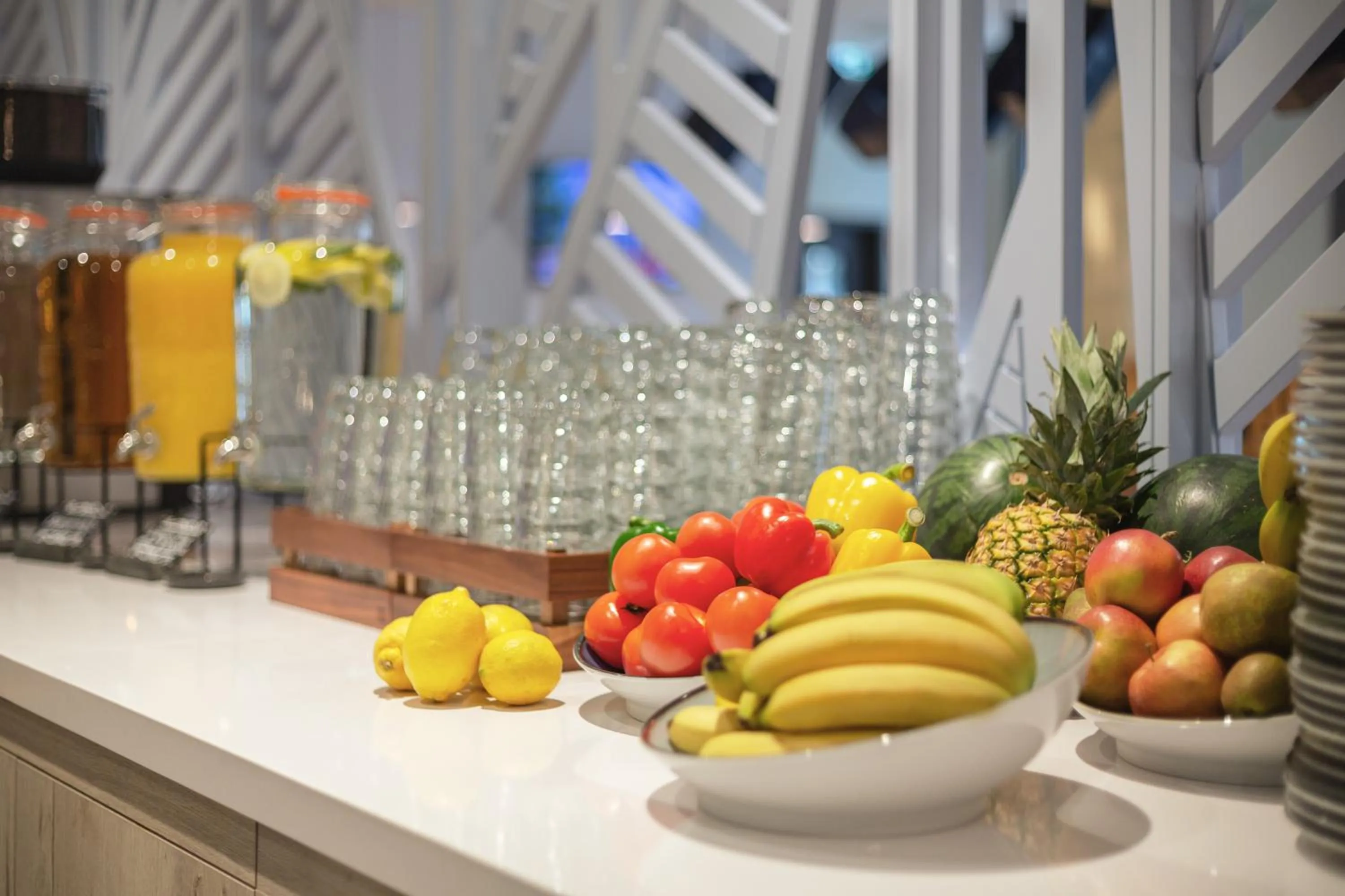 Food and drinks in Holiday Inn - the niu, Yen Hamburg City by IHG